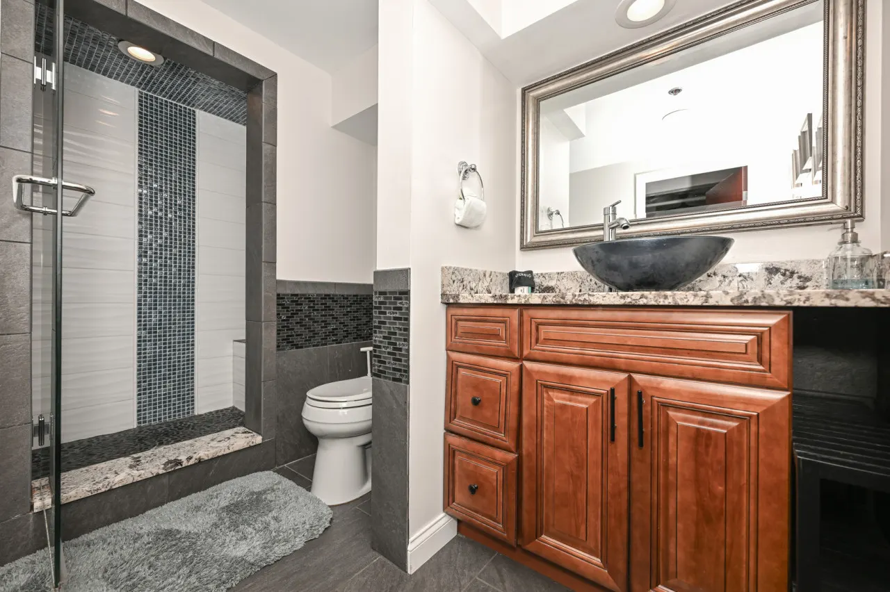 Condo Cleveland Downtown Loft - Lake Views w/Private Rooftop! 20