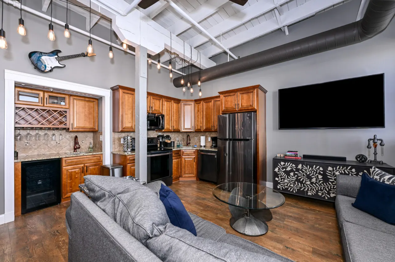 Condo Cleveland Downtown Loft - Lake Views w/Private Rooftop! 4