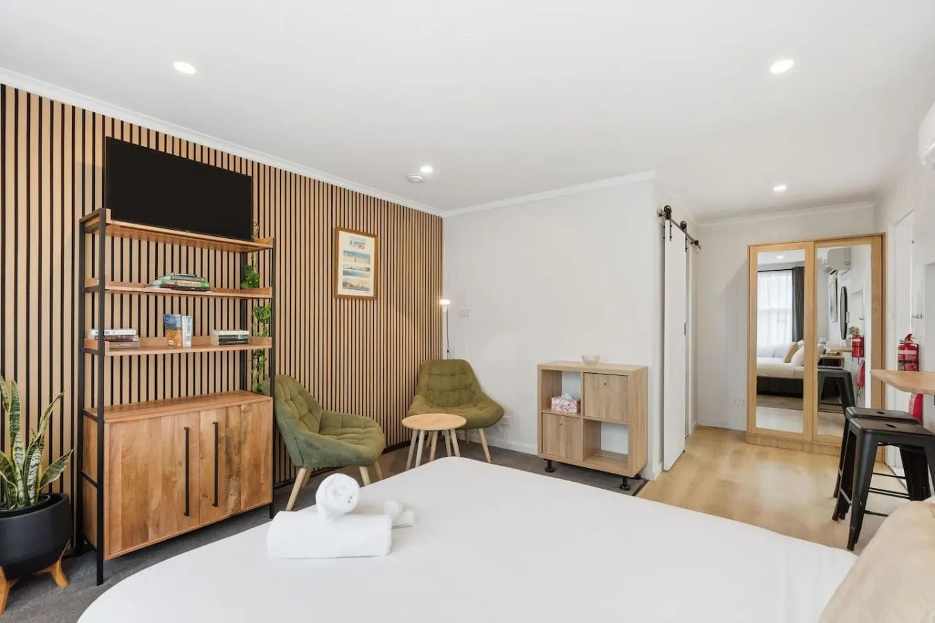 Airport Studio Retreat 9