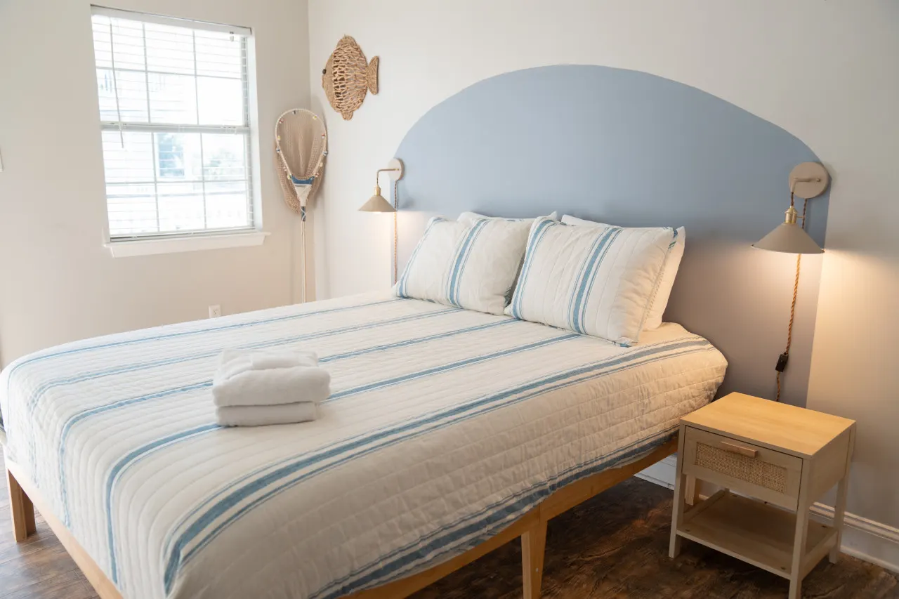 Beach Haven- 4 Bed 3 Bath (Lower Unit) Half Block to Beach — photo 5