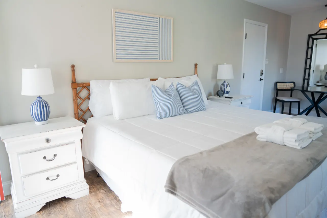 Beach Haven- 4 Bed 3 Bath (Lower Unit) Half Block to Beach 8