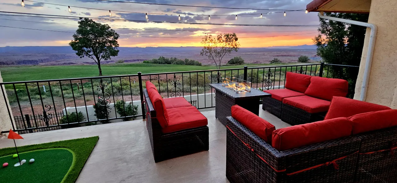 Cliff House, Views, Hot Tub, 4BR, Sleeps 16, Boat Parking, Kayaks, SUPs, Brkfst, Pool Table, Fire Pit, Golf, Air Hockey,