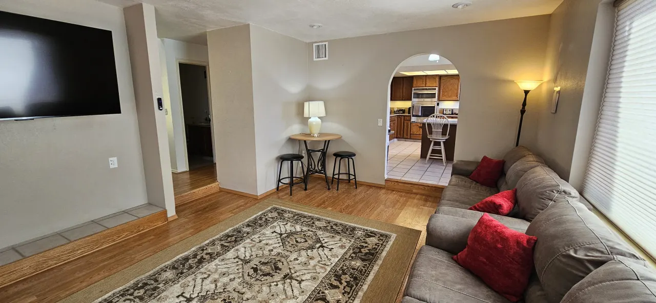 Cliff House, Views, Hot Tub, 4BR, Sleeps 16, Boat Parking, Kayaks, SUPs, Brkfst, Pool Table, Fire Pit, Golf, Air Hockey 13