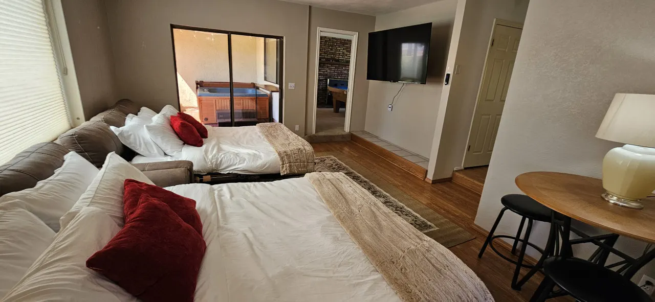 Cliff House, Views, Hot Tub, 4BR, Sleeps 16, Boat Parking, Kayaks, SUPs, Brkfst, Pool Table, Fire Pit, Golf, Air Hockey 14