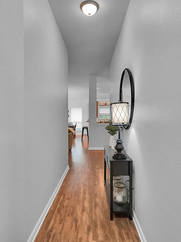 Zyla's Place, close to airport 9
