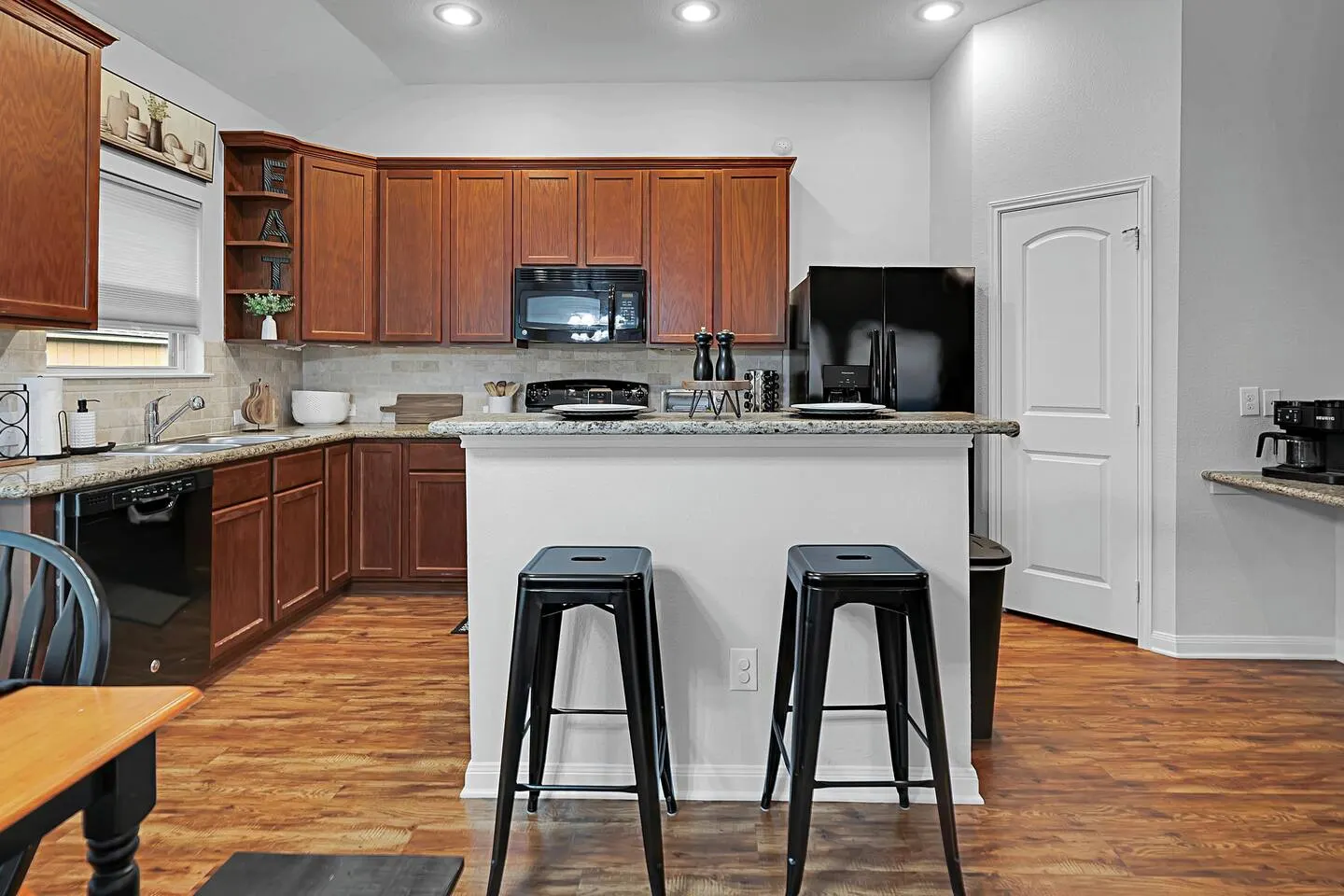 Zyla's Place, close to airport 14