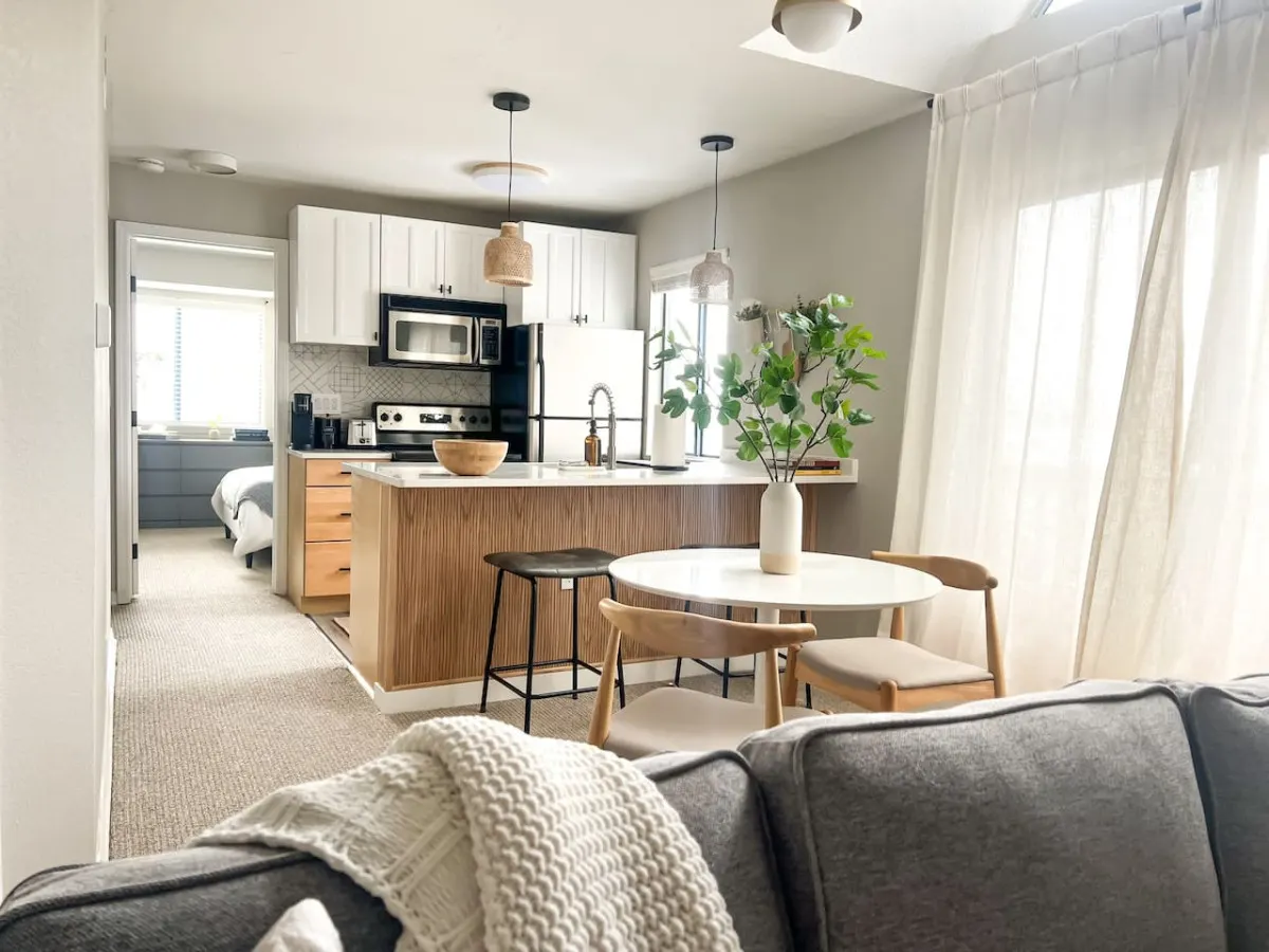 Beautiful 1bed/1bath Apartment 10