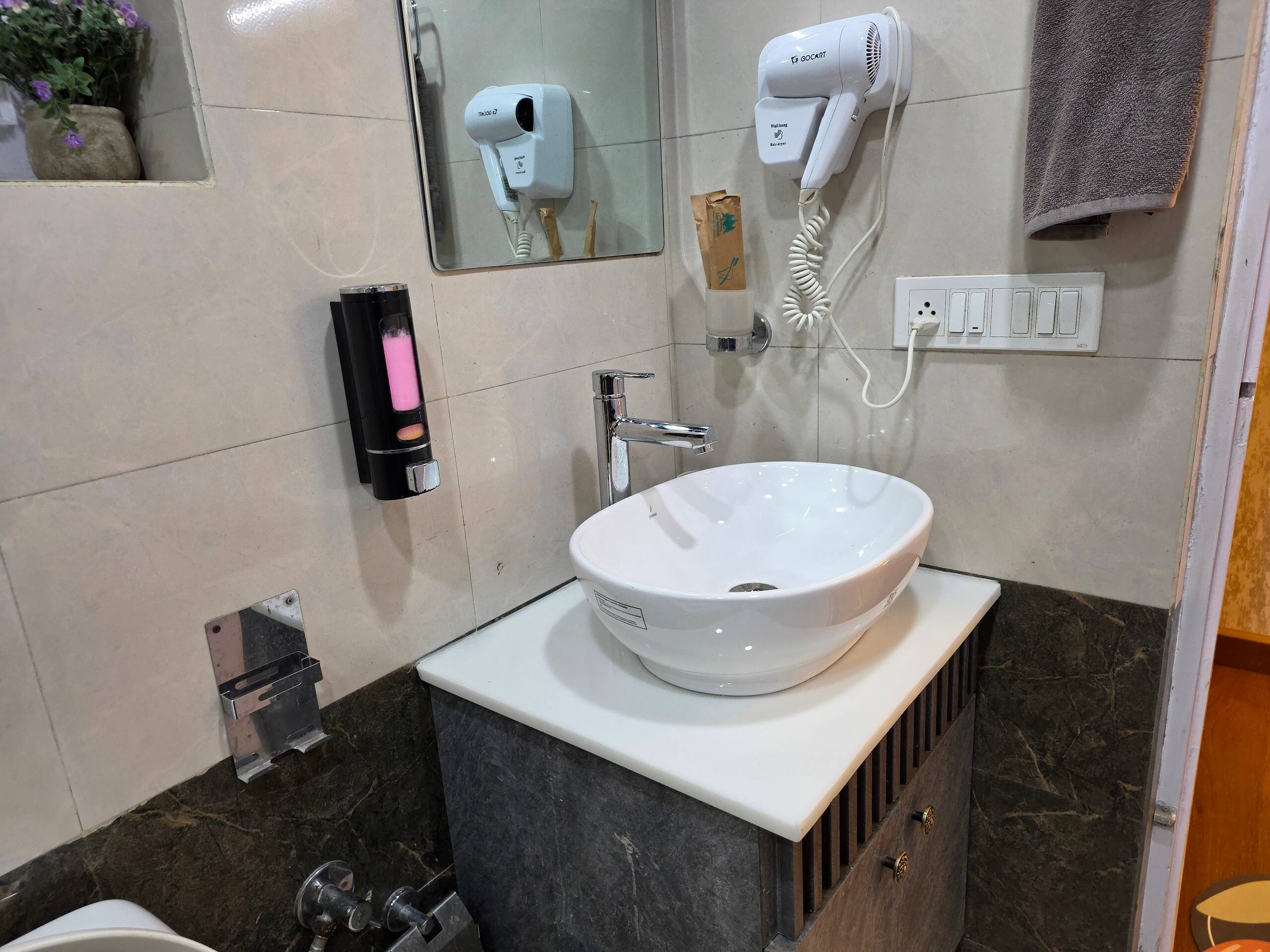 The Barrum - Luxe Studio Apartment in Solan 13