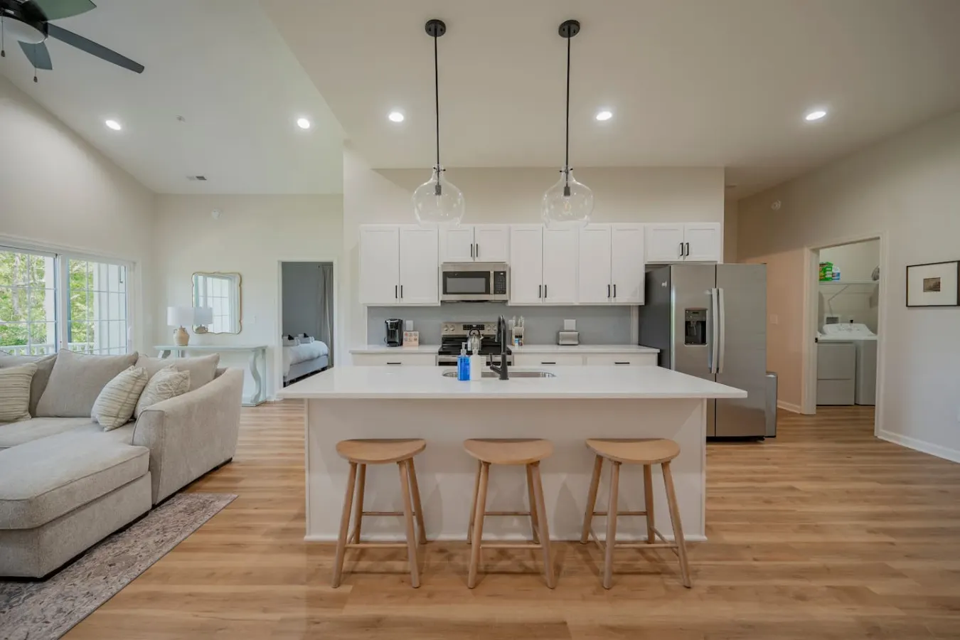 Modern 2BR Condo *Near LU* Wi-Fi & Smart TVs 12