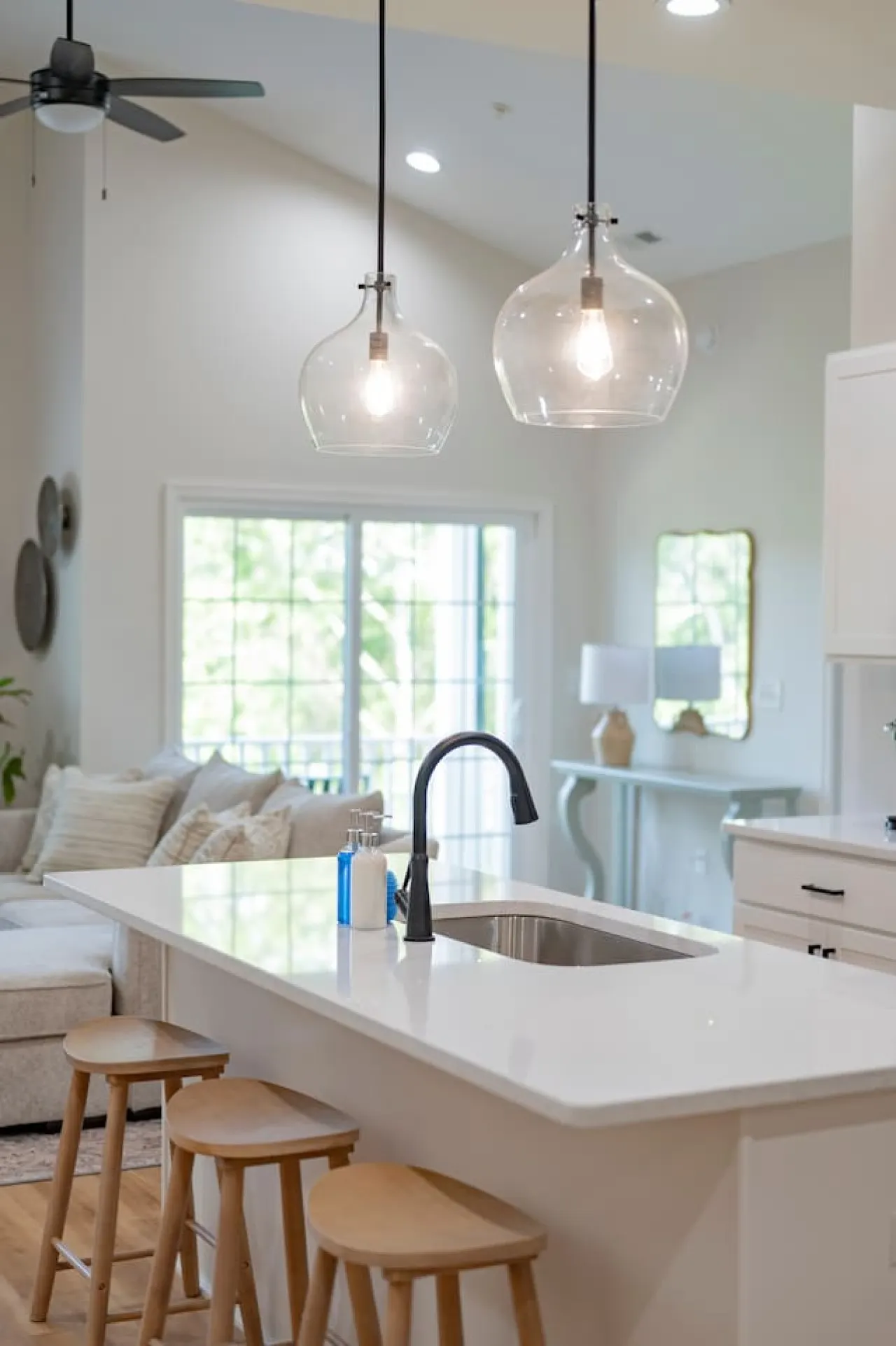 Modern 2BR Condo *Near LU* Wi-Fi & Smart TVs 13