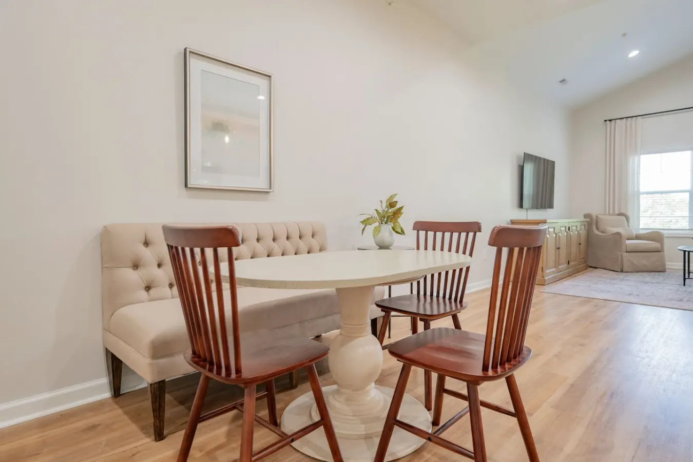 Modern 2BR Condo *Near LU* Wi-Fi & Smart TVs 16