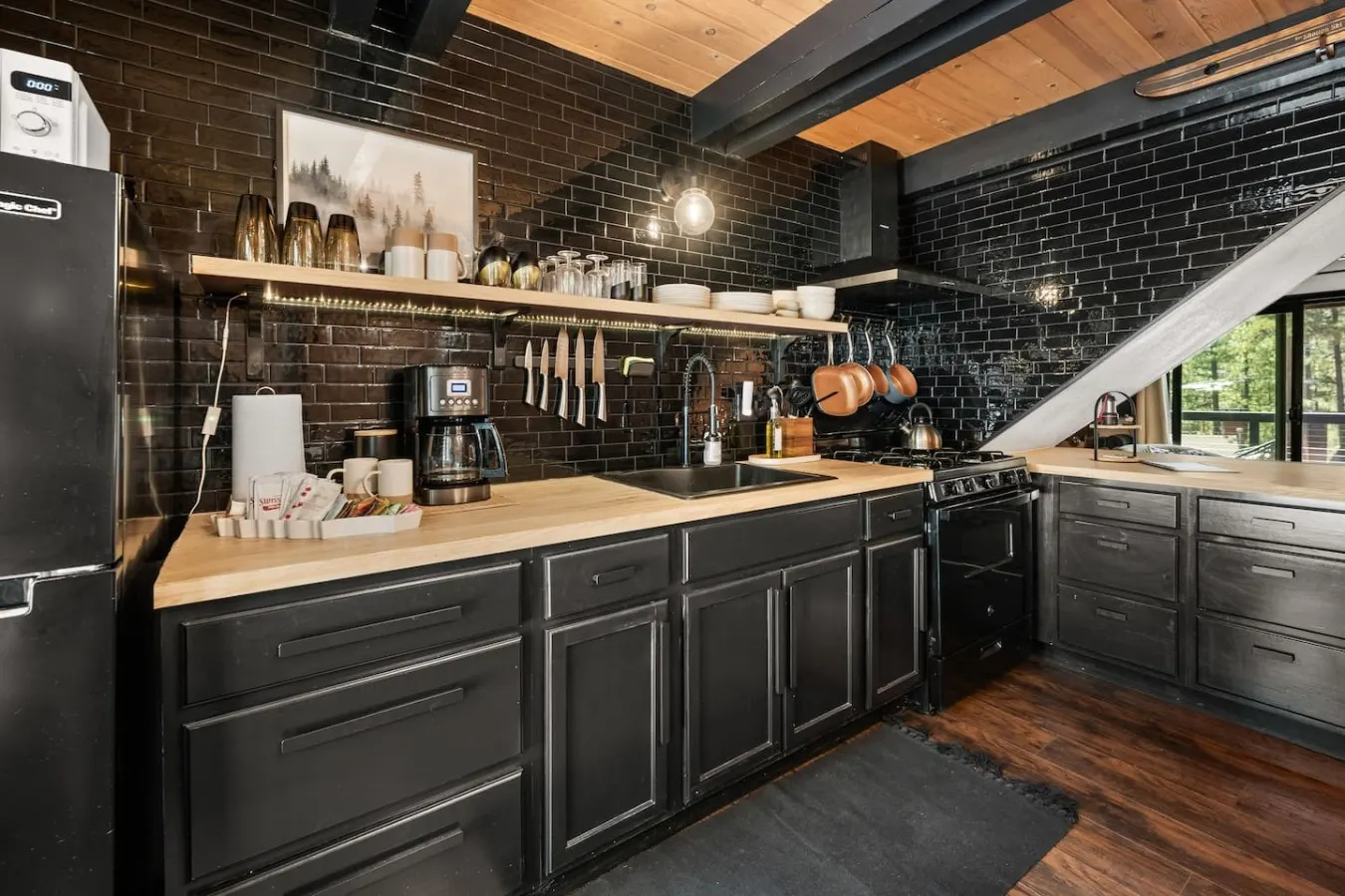 2BR Retreat: EV, Hot Tub, BBQ & Dog-Friendly 6