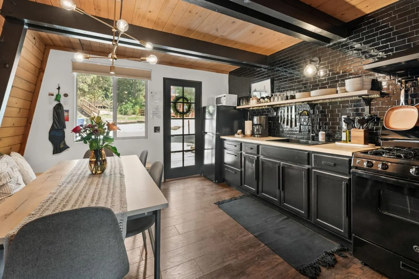 2BR Retreat: EV, Hot Tub, BBQ & Dog-Friendly 7