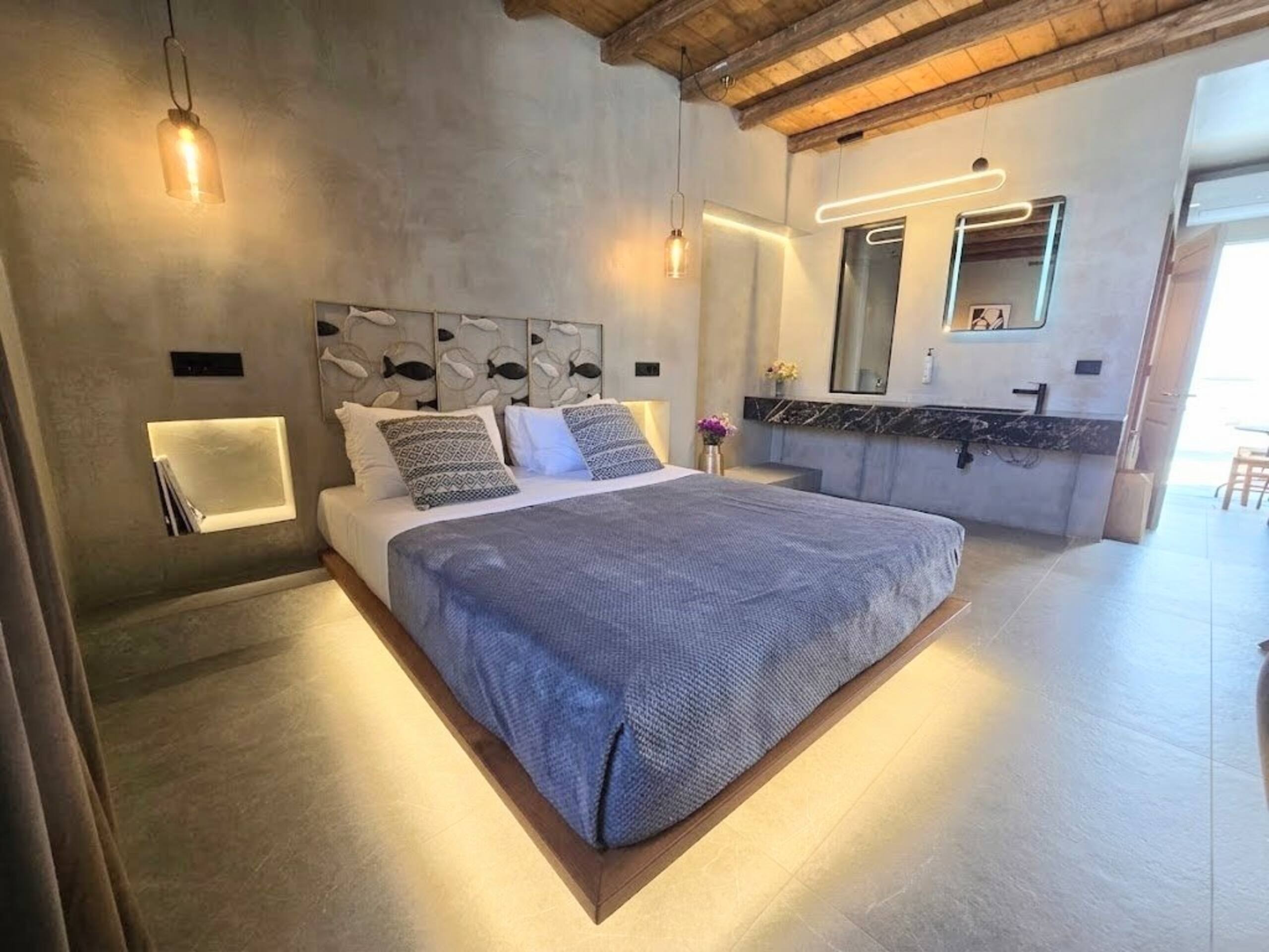 Central Suite \ 10