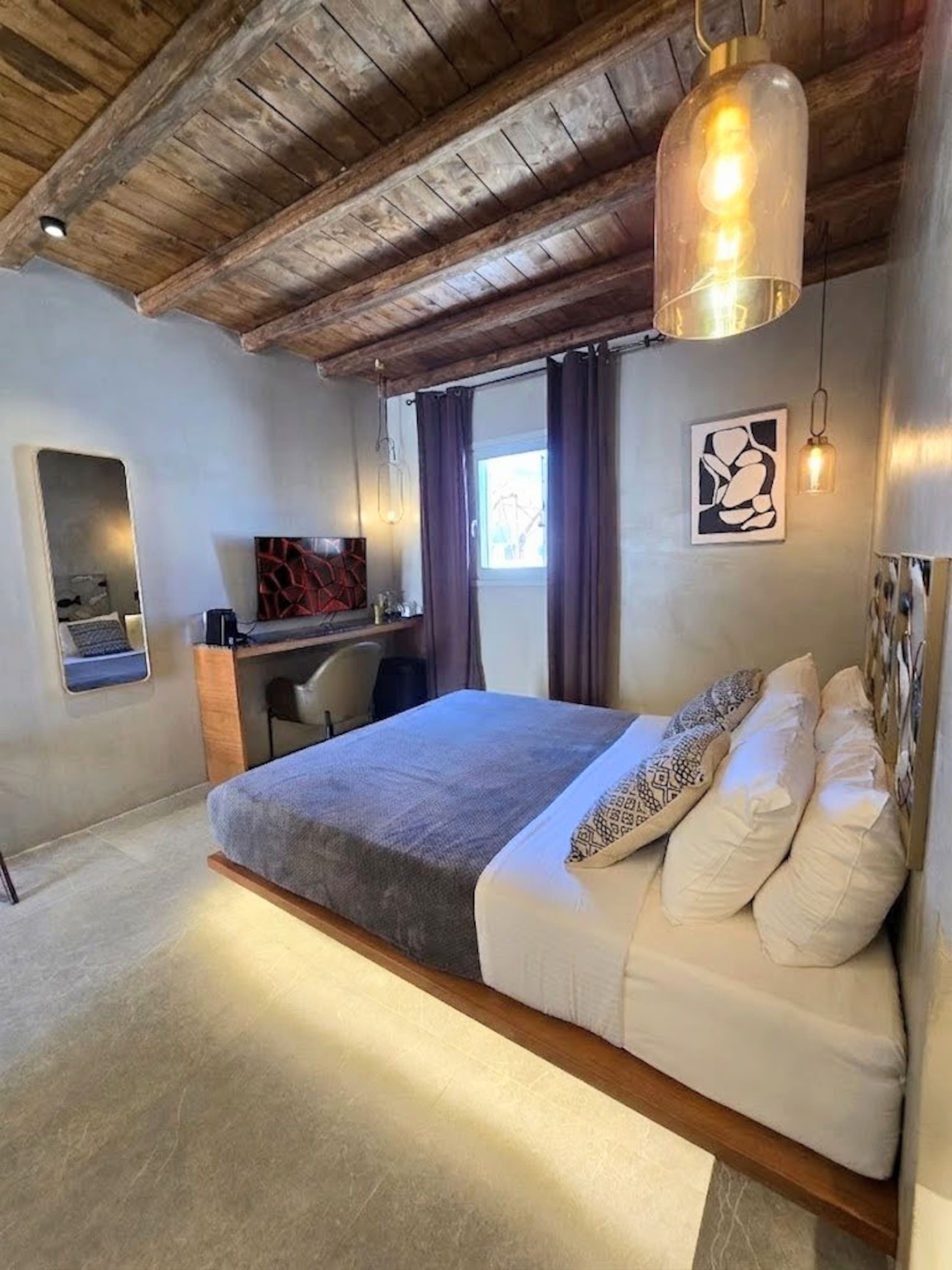 Central Suite \ 8