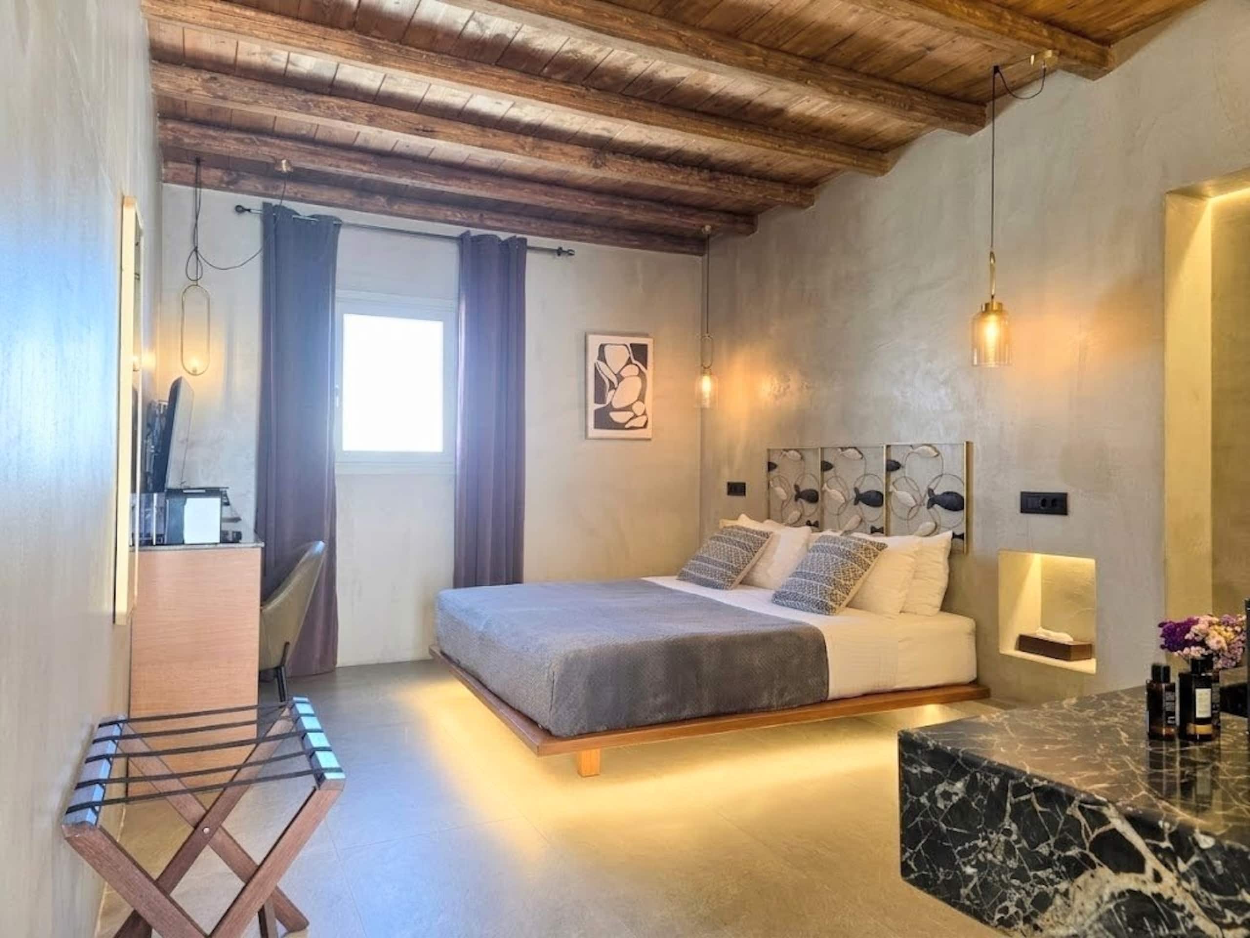 Central Suite \ 7