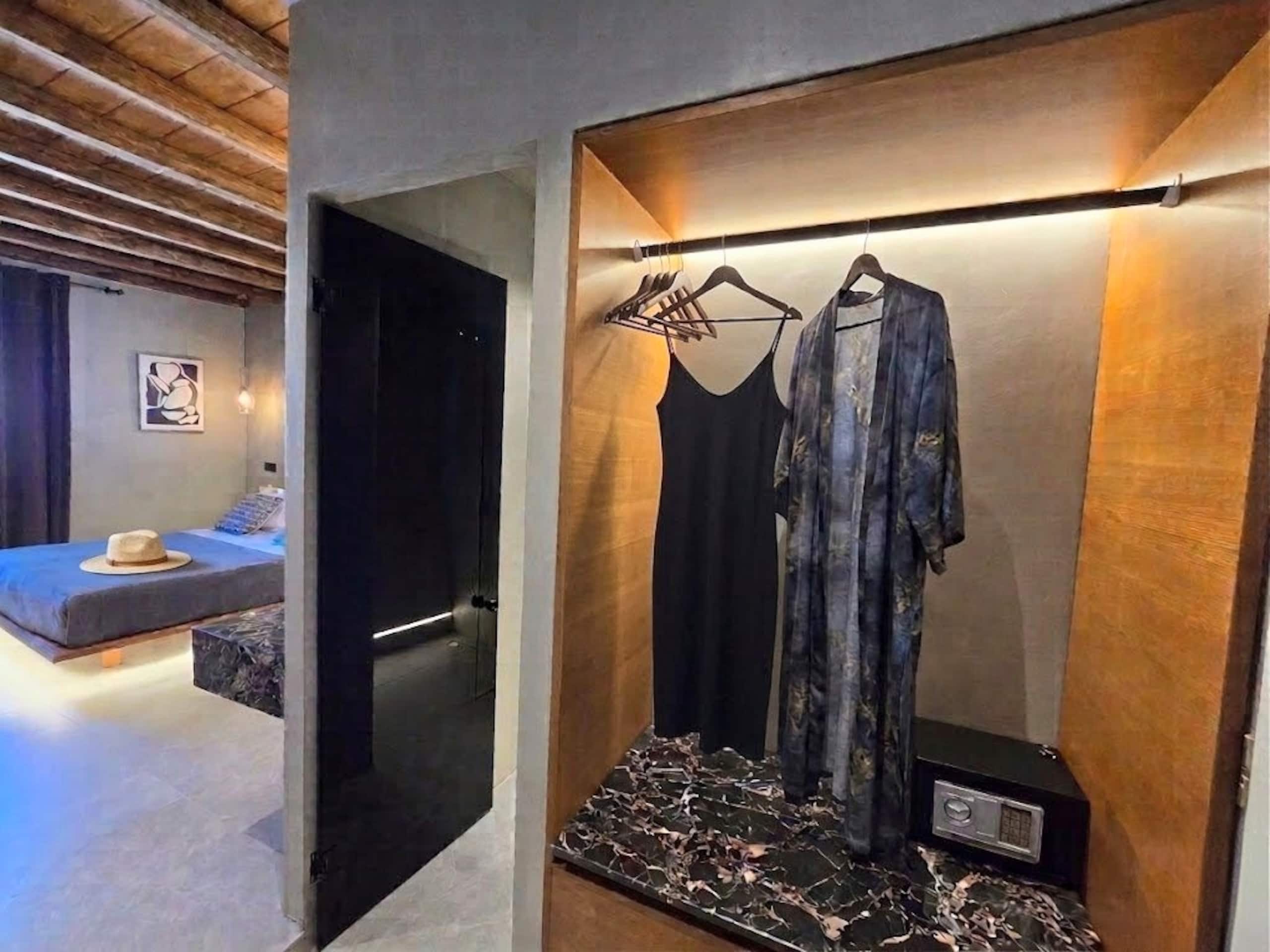 Central Suite \ 9