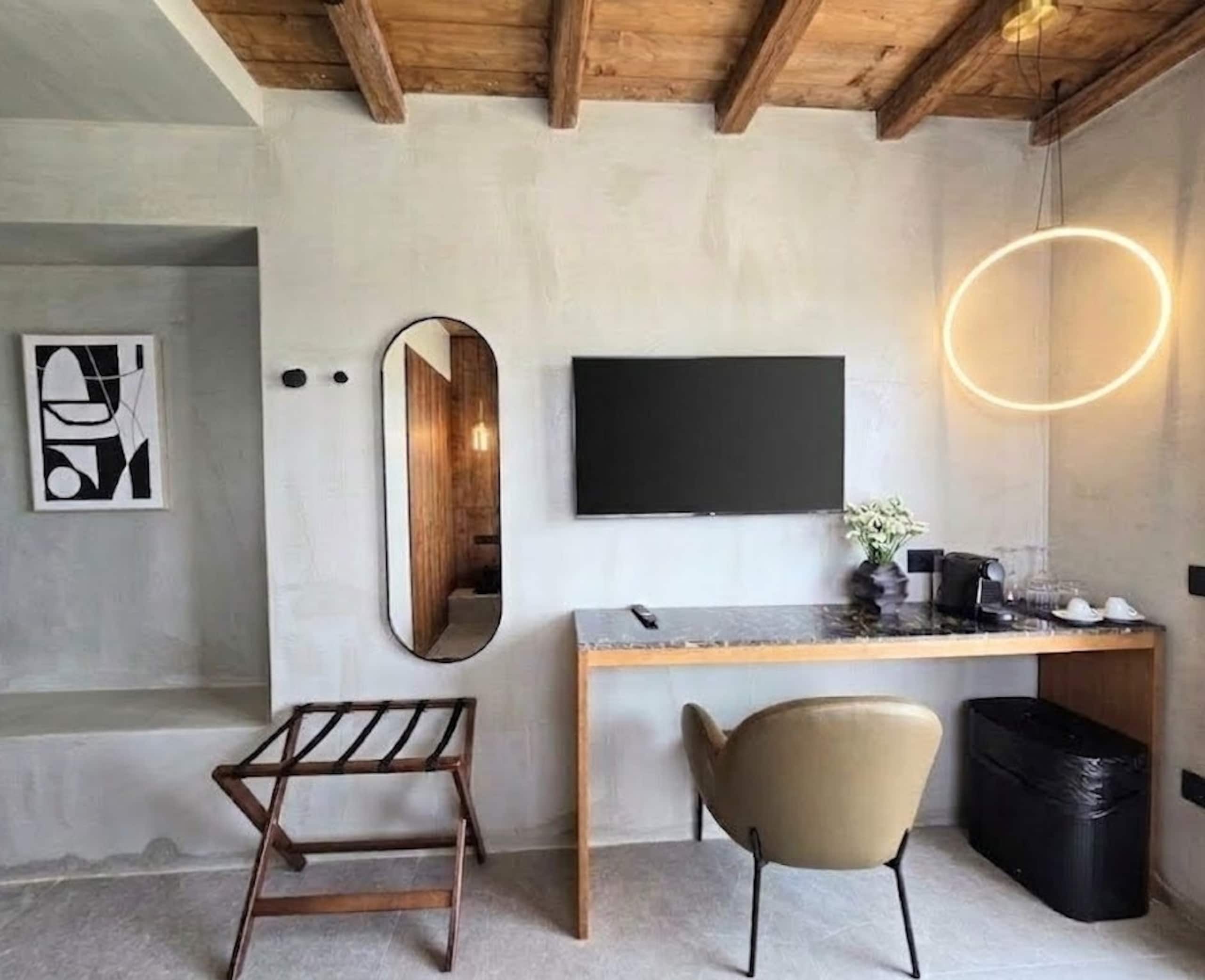 Central Suite \ 12