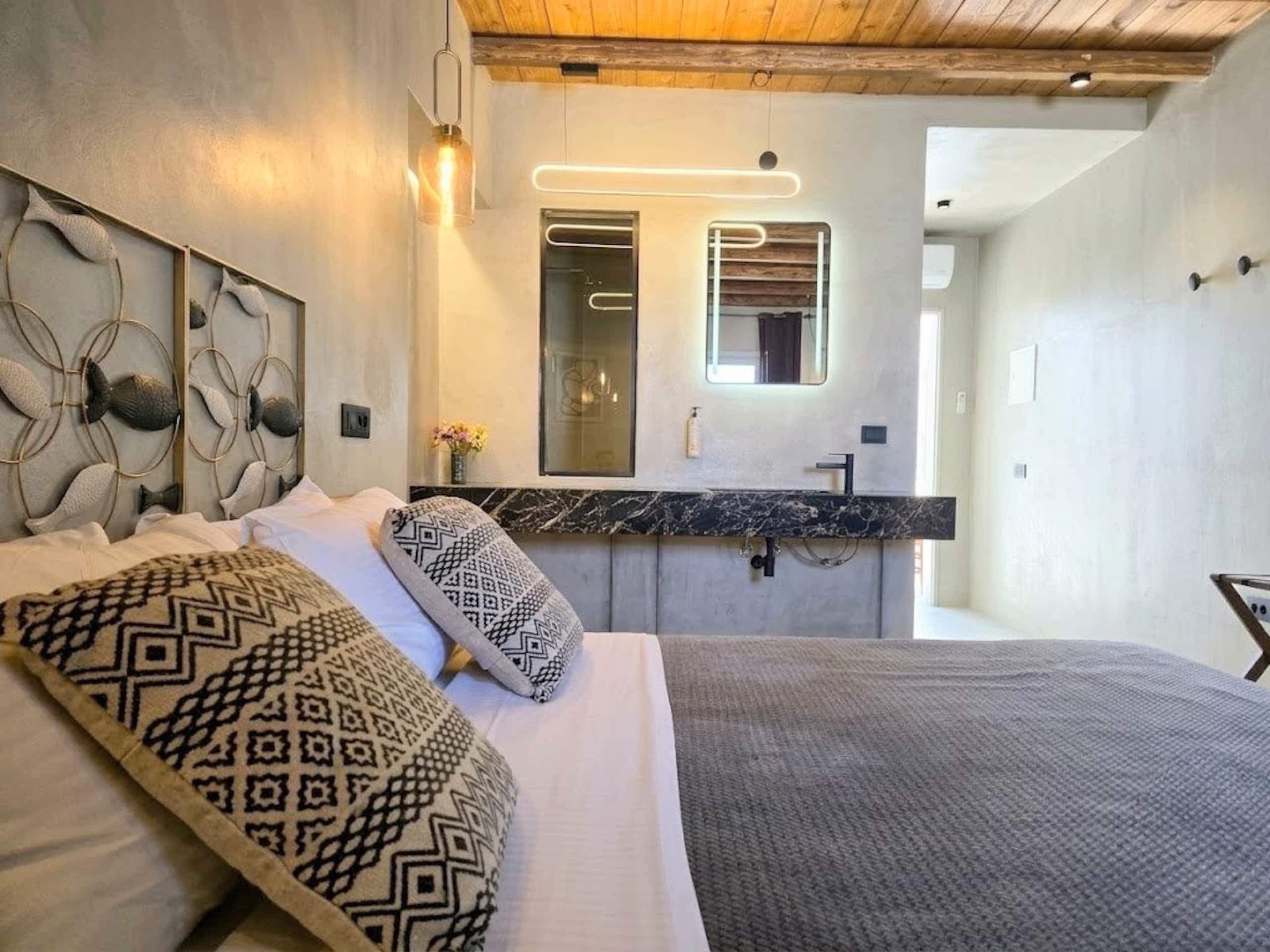 Central Suite \ 13