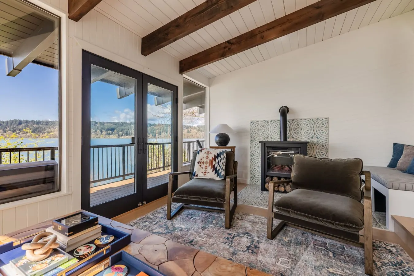 Manzanita Beach House 75ft Waterfront Views, Beach Access & Fire Pit 9