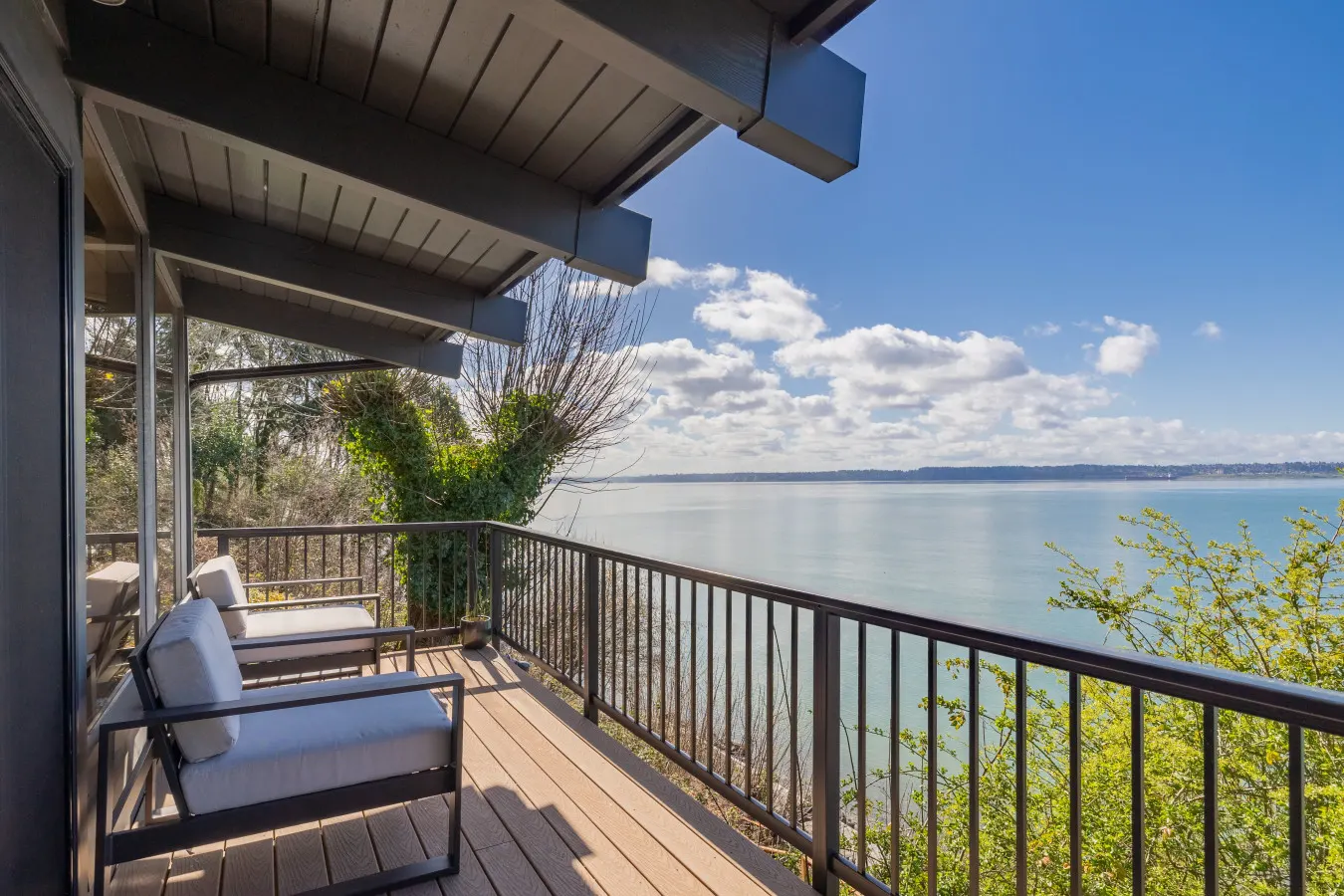 Manzanita Beach House 75ft Waterfront Views, Beach Access & Fire Pit 10