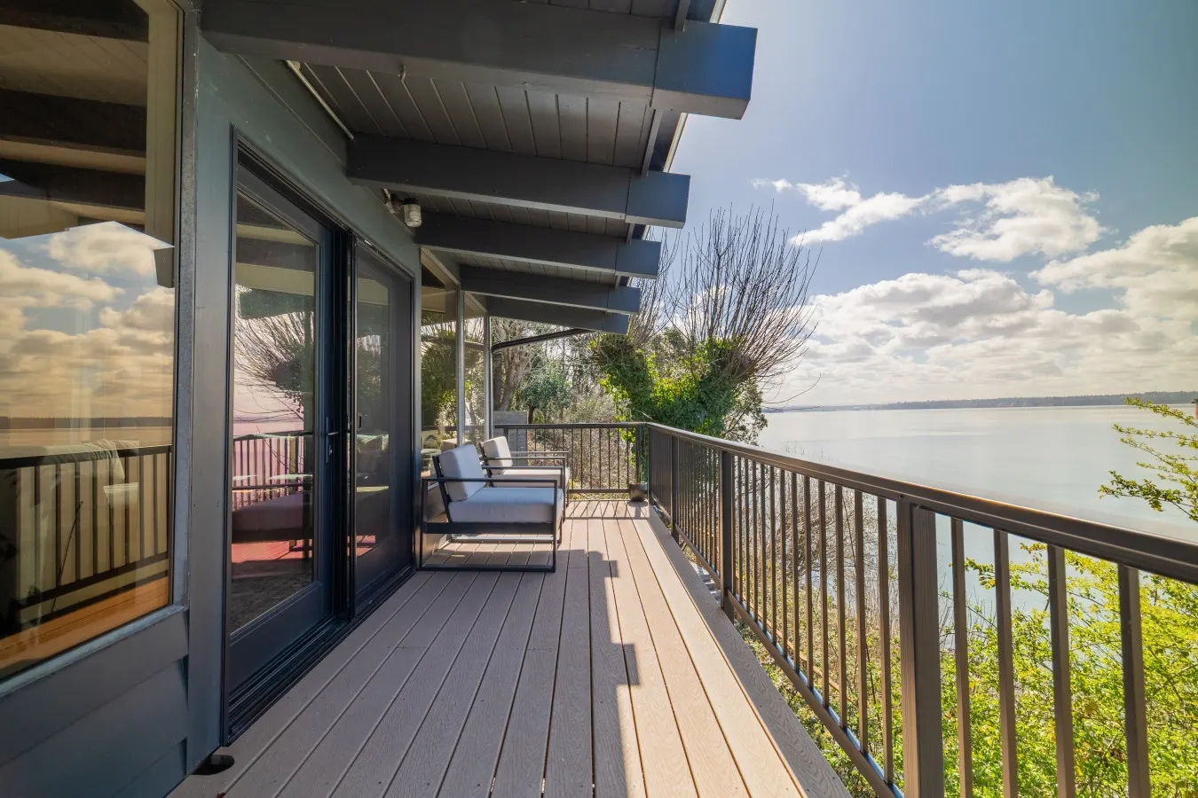 Manzanita Beach House 75ft Waterfront Views, Beach Access & Fire Pit 11