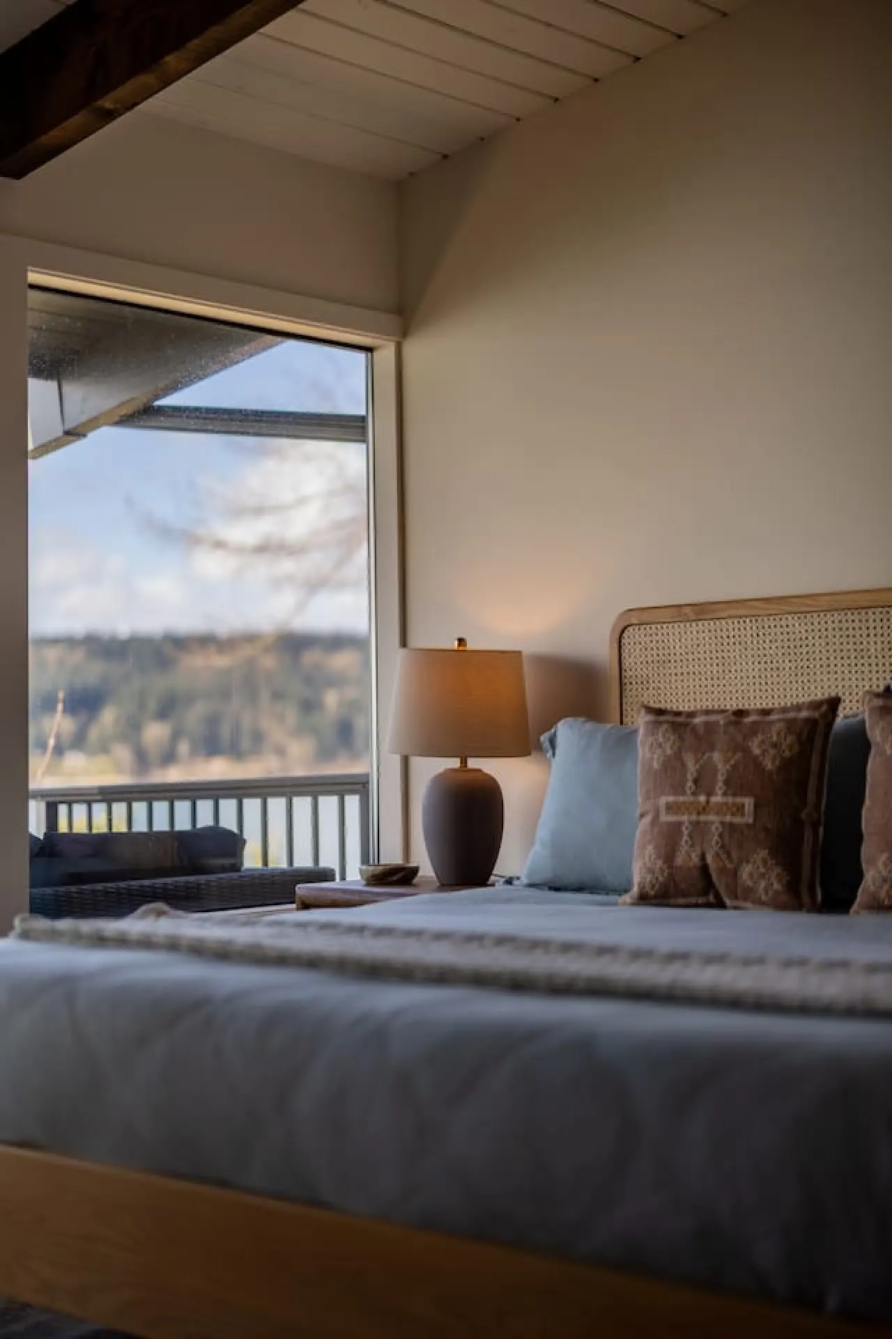 Manzanita Beach House 75ft Waterfront Views, Beach Access & Fire Pit 20