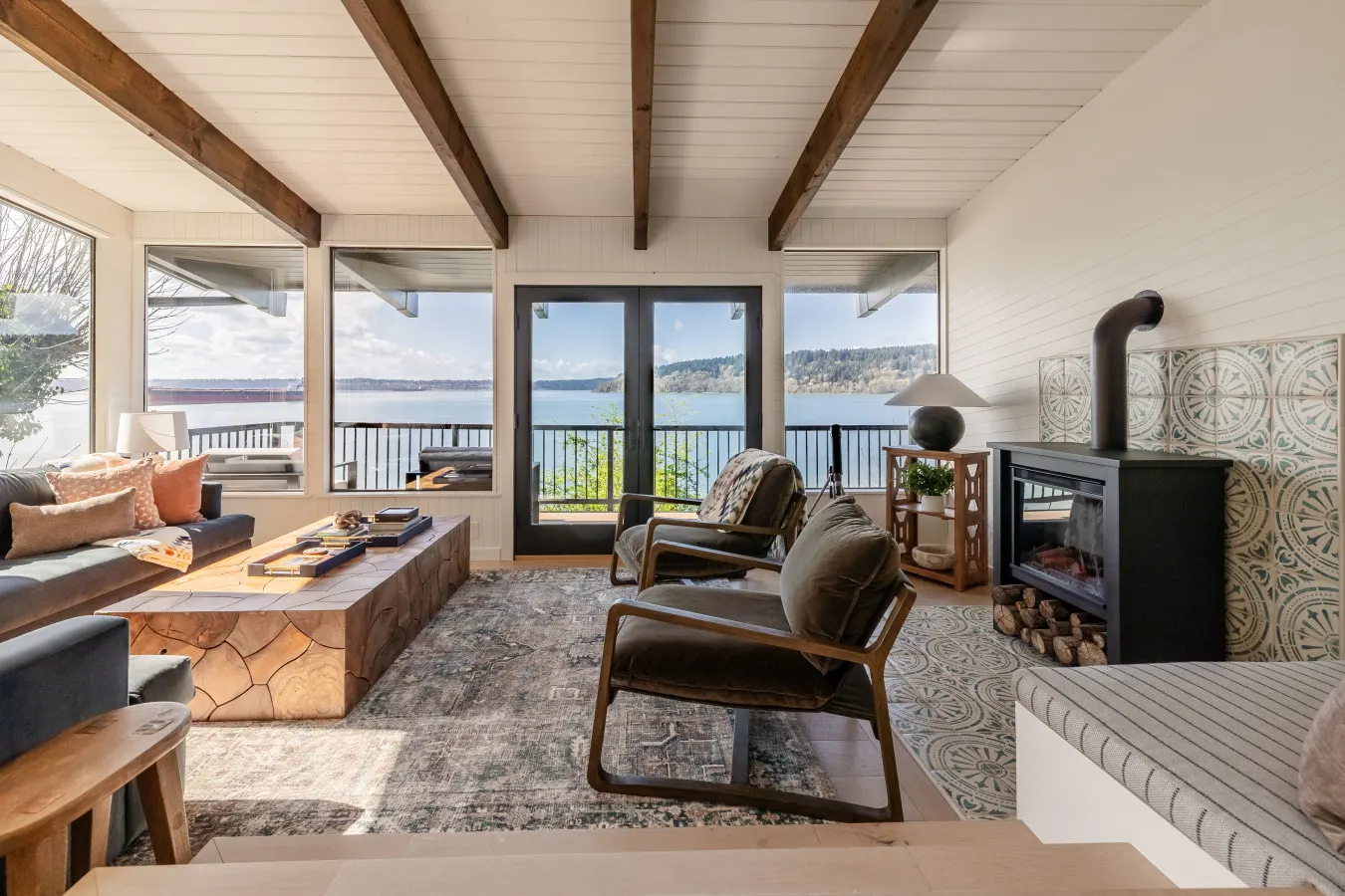 Manzanita Beach House 75ft Waterfront Views, Beach Access & Fire Pit 8