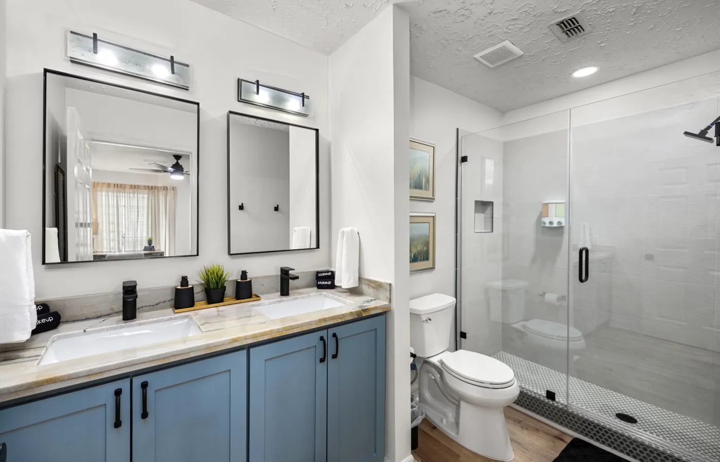 Montrose 2BR Townhome, Sleeps 9, Walk to Dining - Houston, TX 16