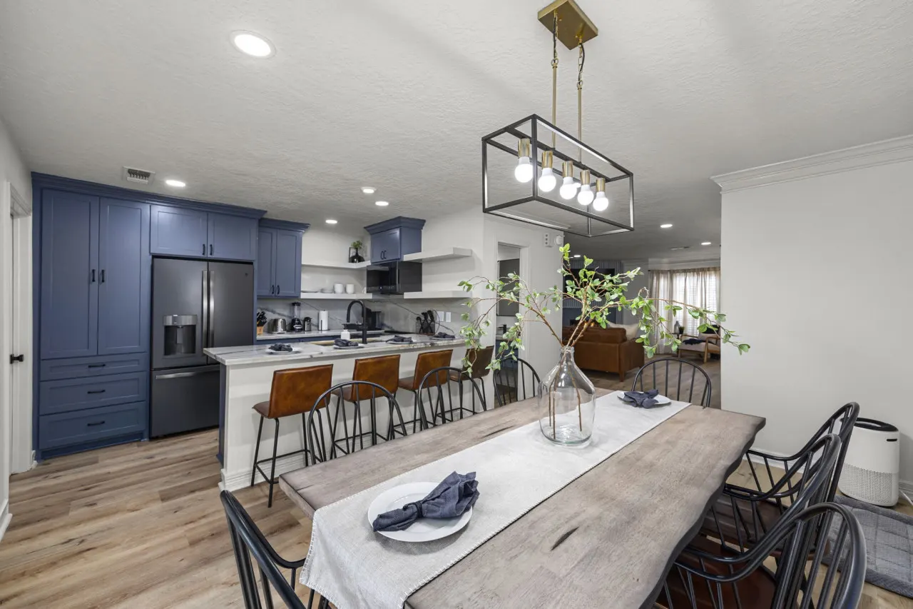 Montrose 2BR Townhome, Sleeps 9, Walk to Dining - Houston, TX — photo 5