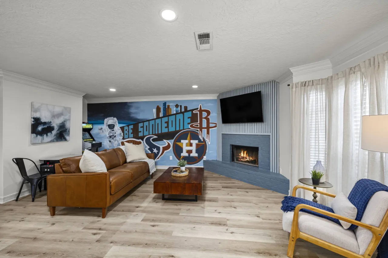 Montrose 2BR Townhome, Sleeps 9, Walk to Dining - Houston, TX 6