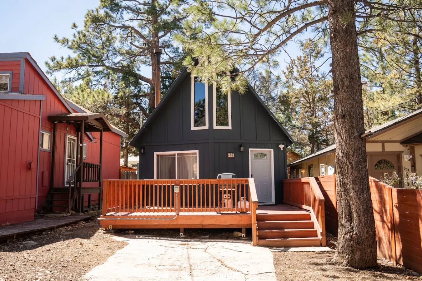 Cozy Bear Cabin, Near Slopes w/ EV charger, Deck