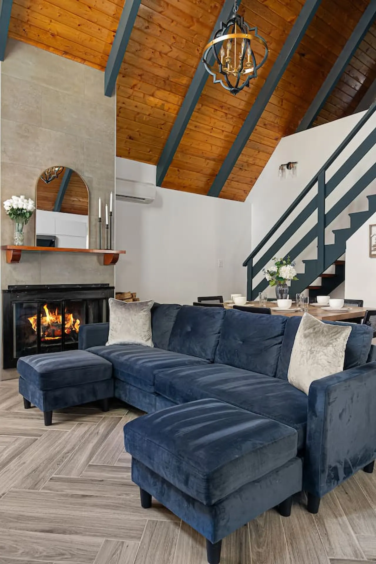 Cozy Bear Cabin, Near Slopes w/ EV charger, Deck 18