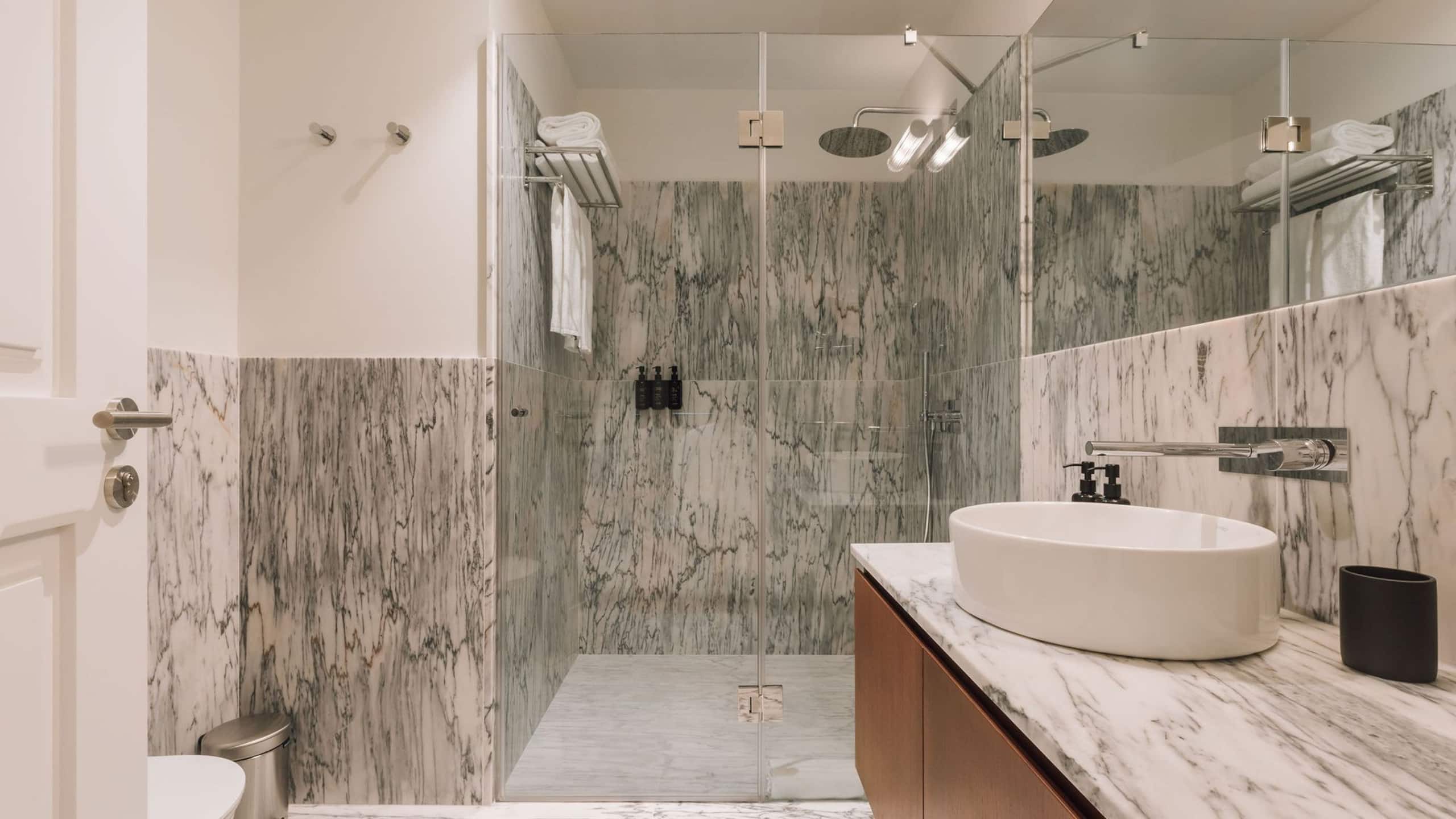 Luxury 3 Bedroom Flat by Ando - Premium Location 19