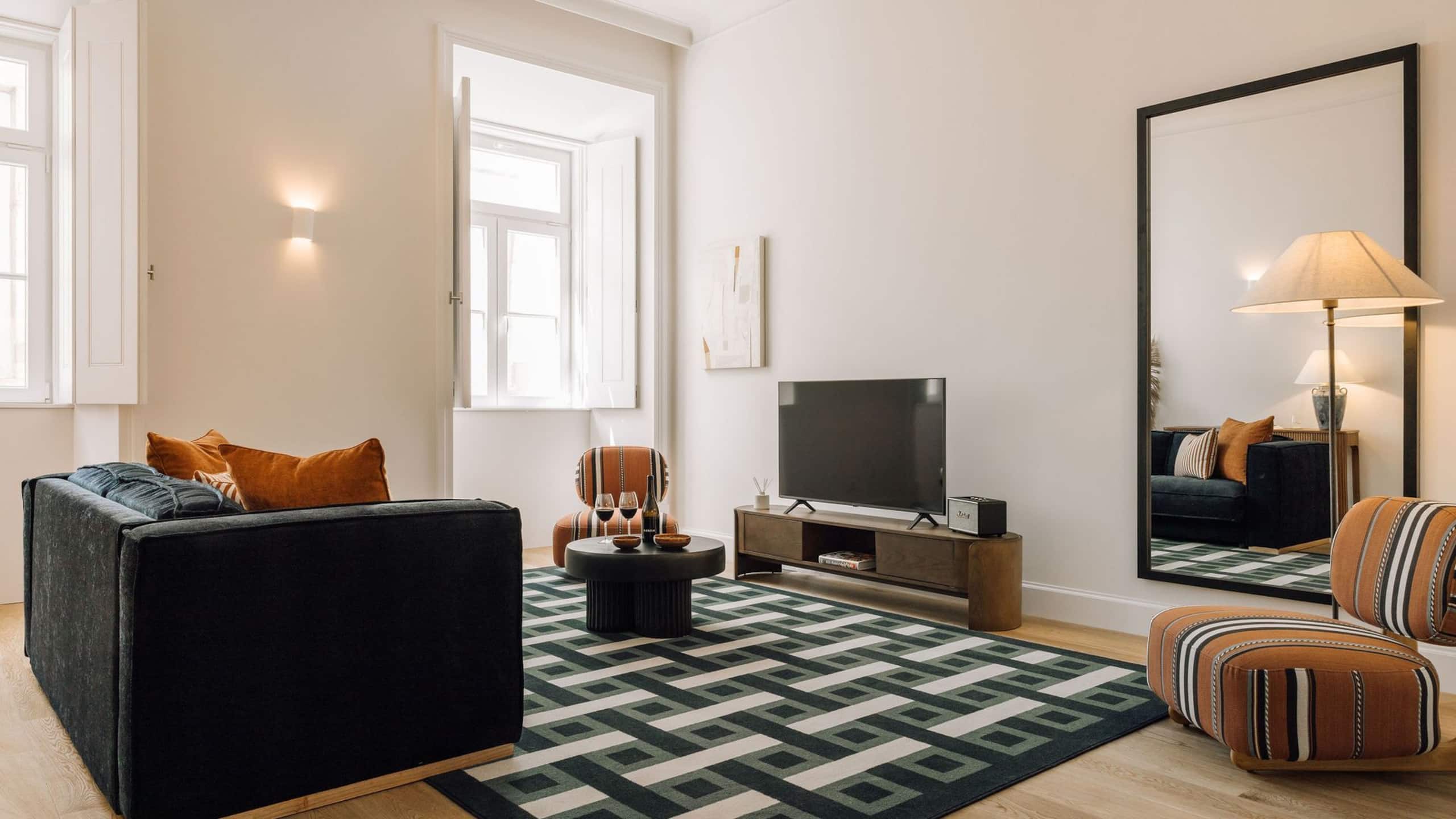 Luxury 3 Bedroom Flat by Ando - Premium Location 2