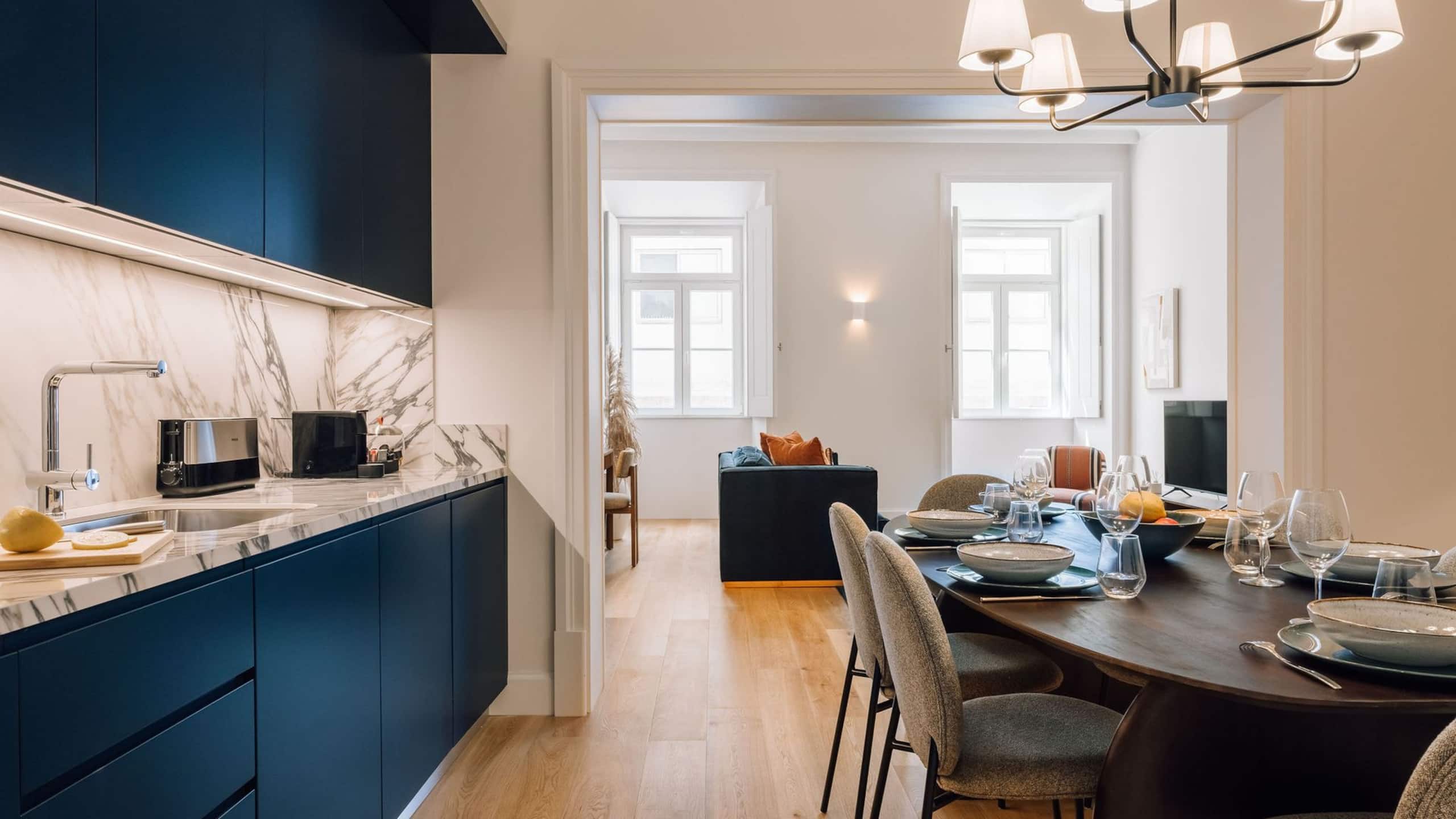 Luxury 3 Bedroom Flat by Ando - Premium Location 8