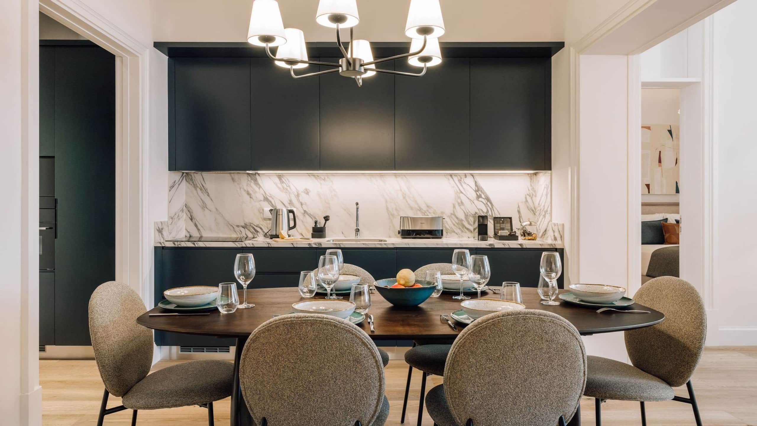Luxury 3 Bedroom Flat by Ando - Premium Location 10