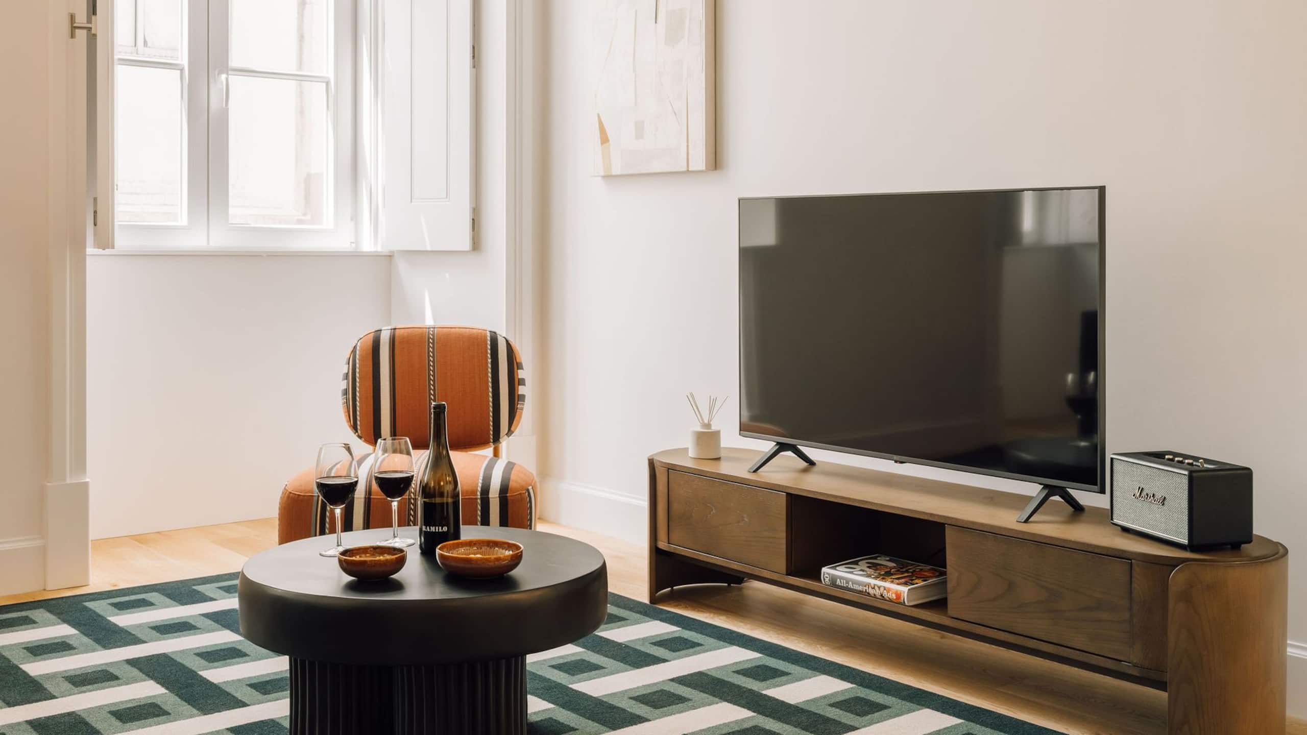 Luxury 3 Bedroom Flat by Ando - Premium Location 3