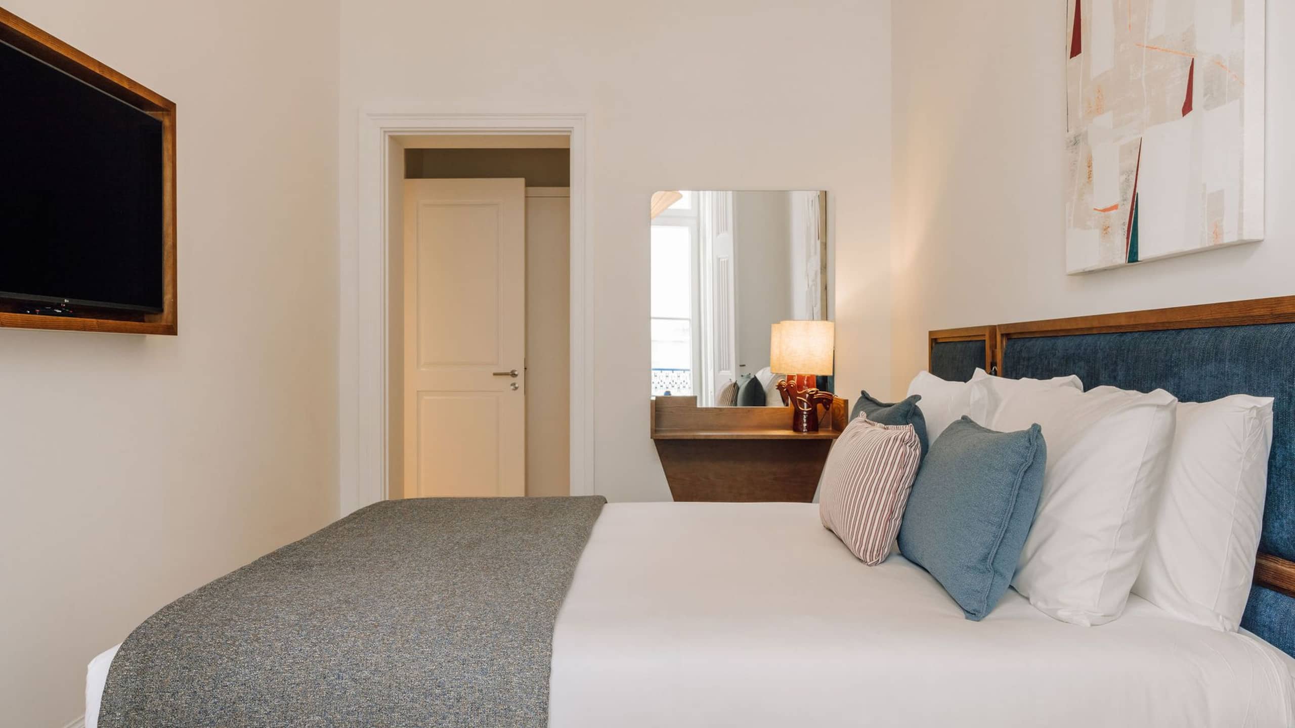 Luxury 3 Bedroom Flat by Ando - Premium Location 24