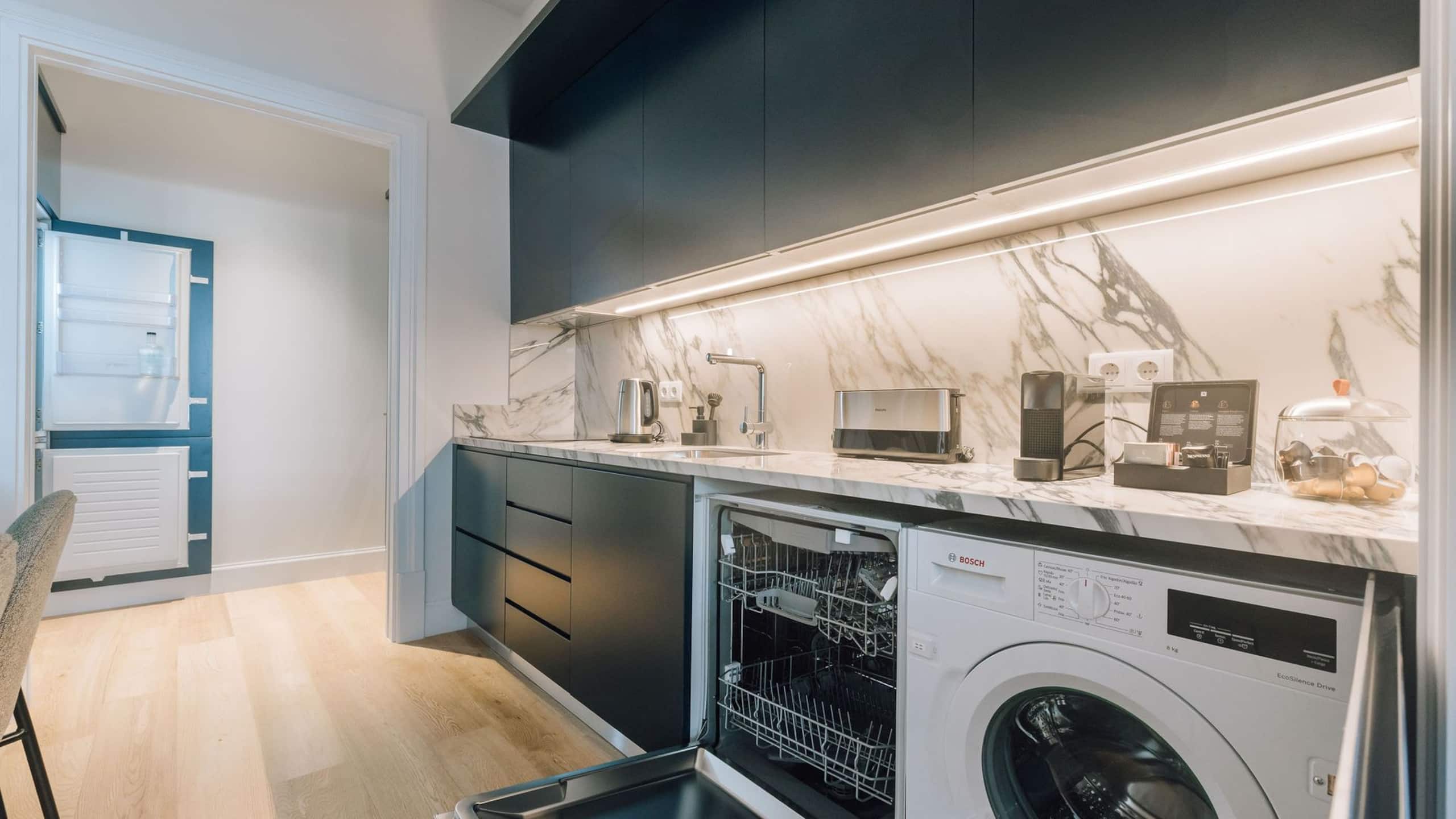 Luxury 3 Bedroom Flat by Ando - Premium Location 12