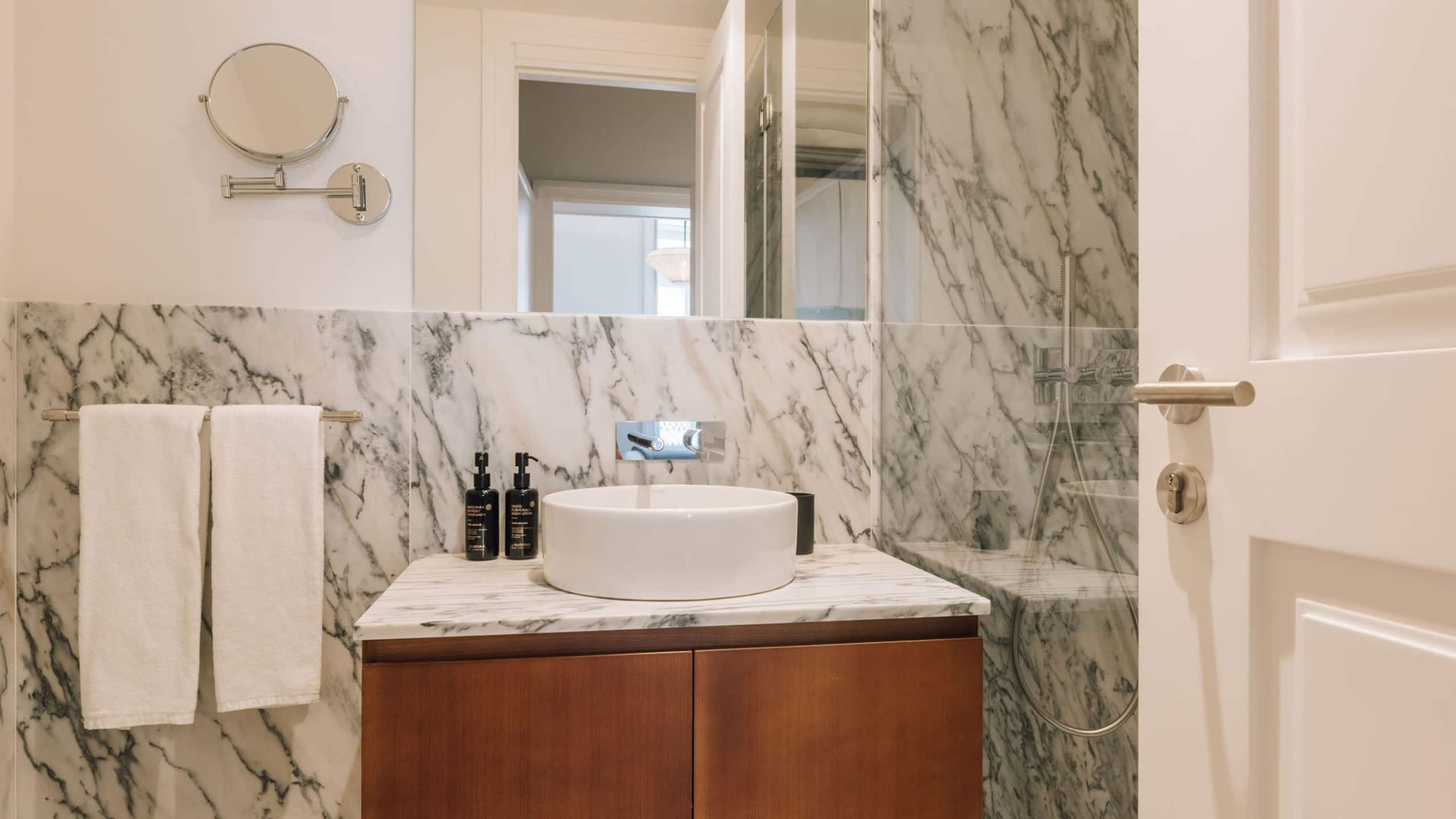 Luxury 3 Bedroom Flat by Ando - Premium Location 29