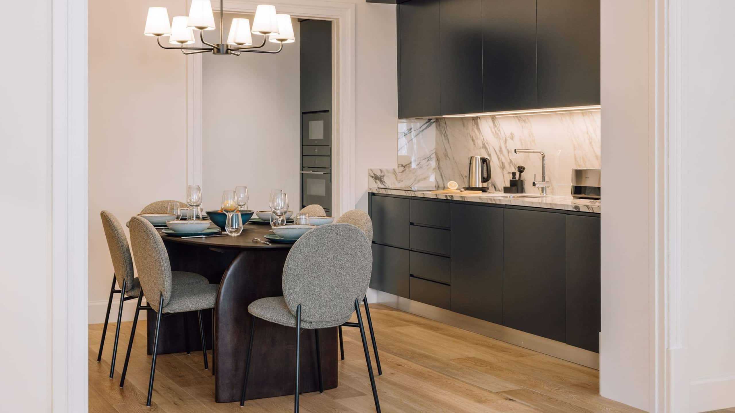 Luxury 3 Bedroom Flat by Ando - Premium Location 7
