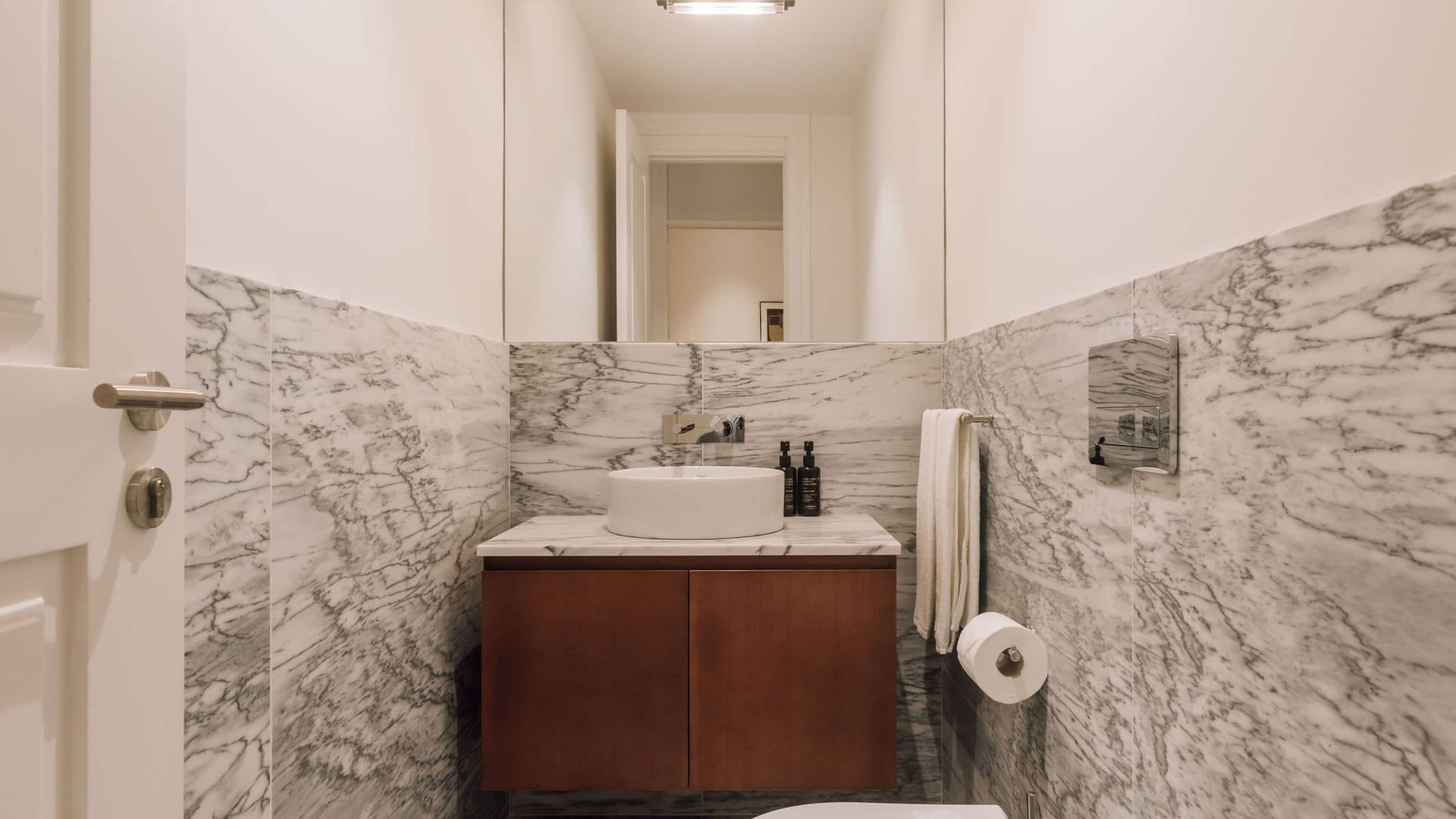Luxury 3 Bedroom Flat by Ando - Premium Location 30