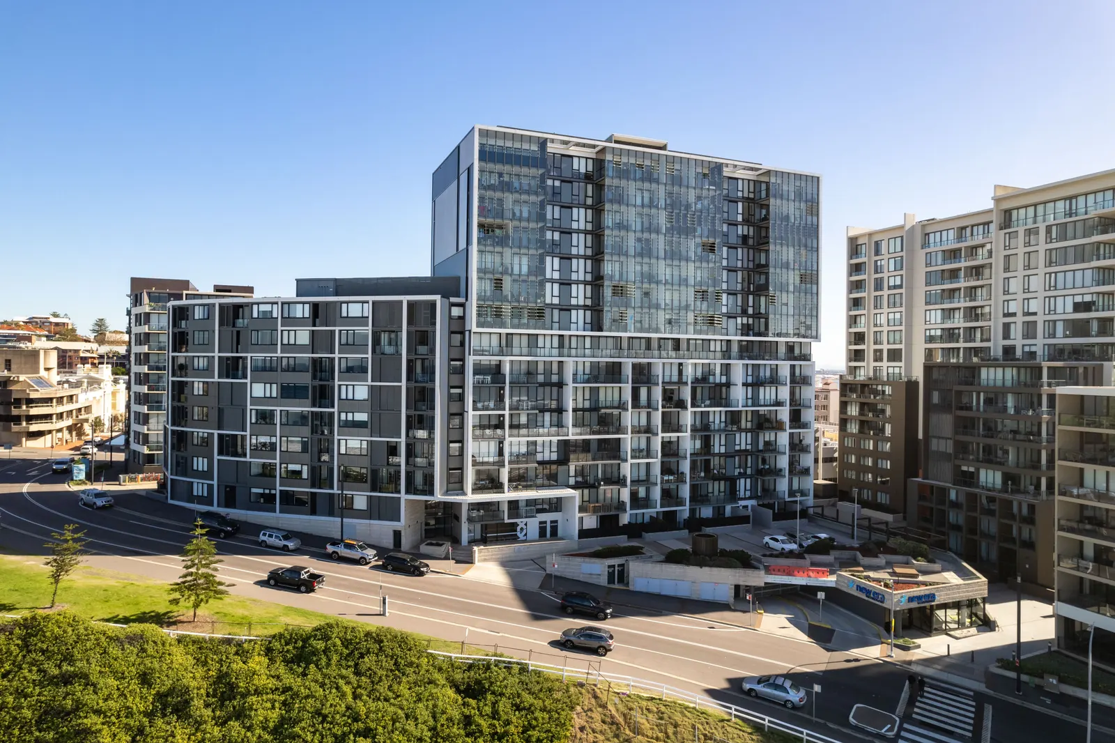 Dusk Harbour & City Views Secure Parking 10