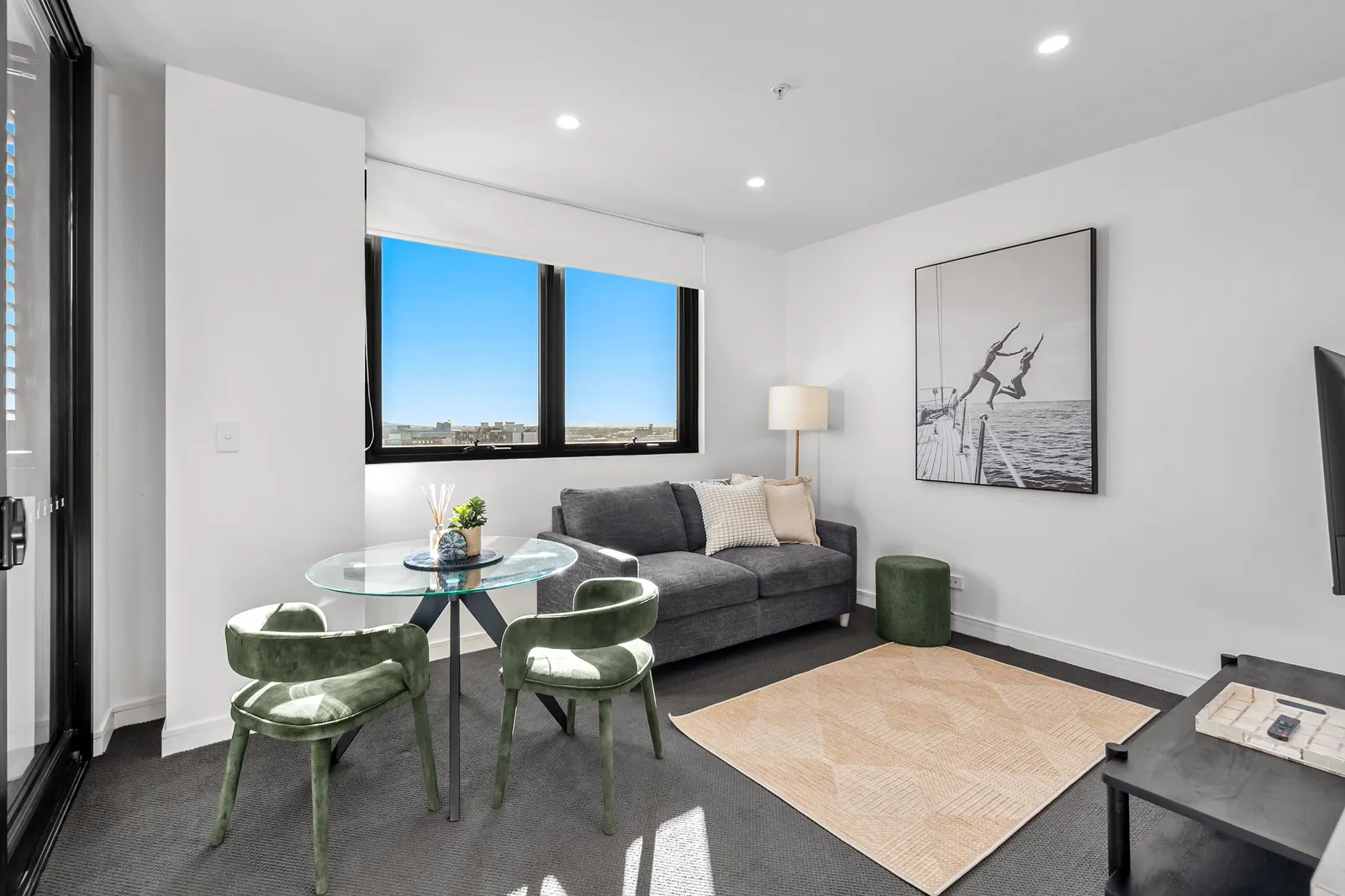 Dusk Harbour & City Views Secure Parking 8