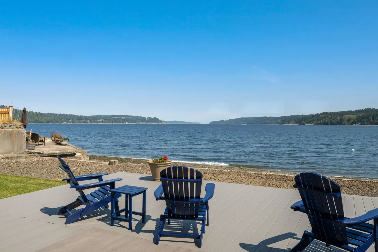 Inviting Waterfront Haven ~BBQ 2