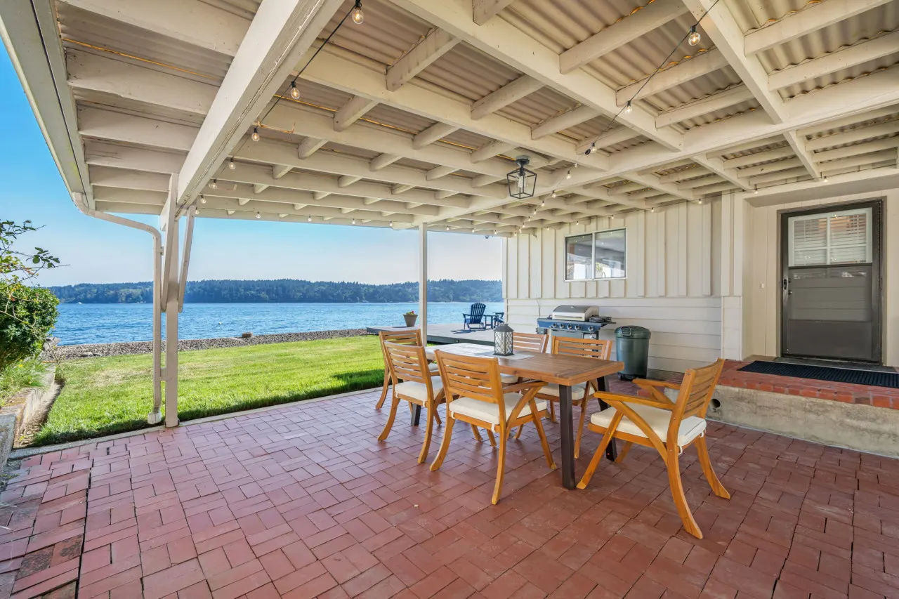 Inviting Waterfront Haven ~BBQ 6