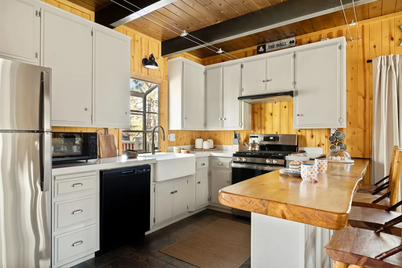Taylor Ski Barn Near Bear Mtn, Games & Hot Tub — photo 4
