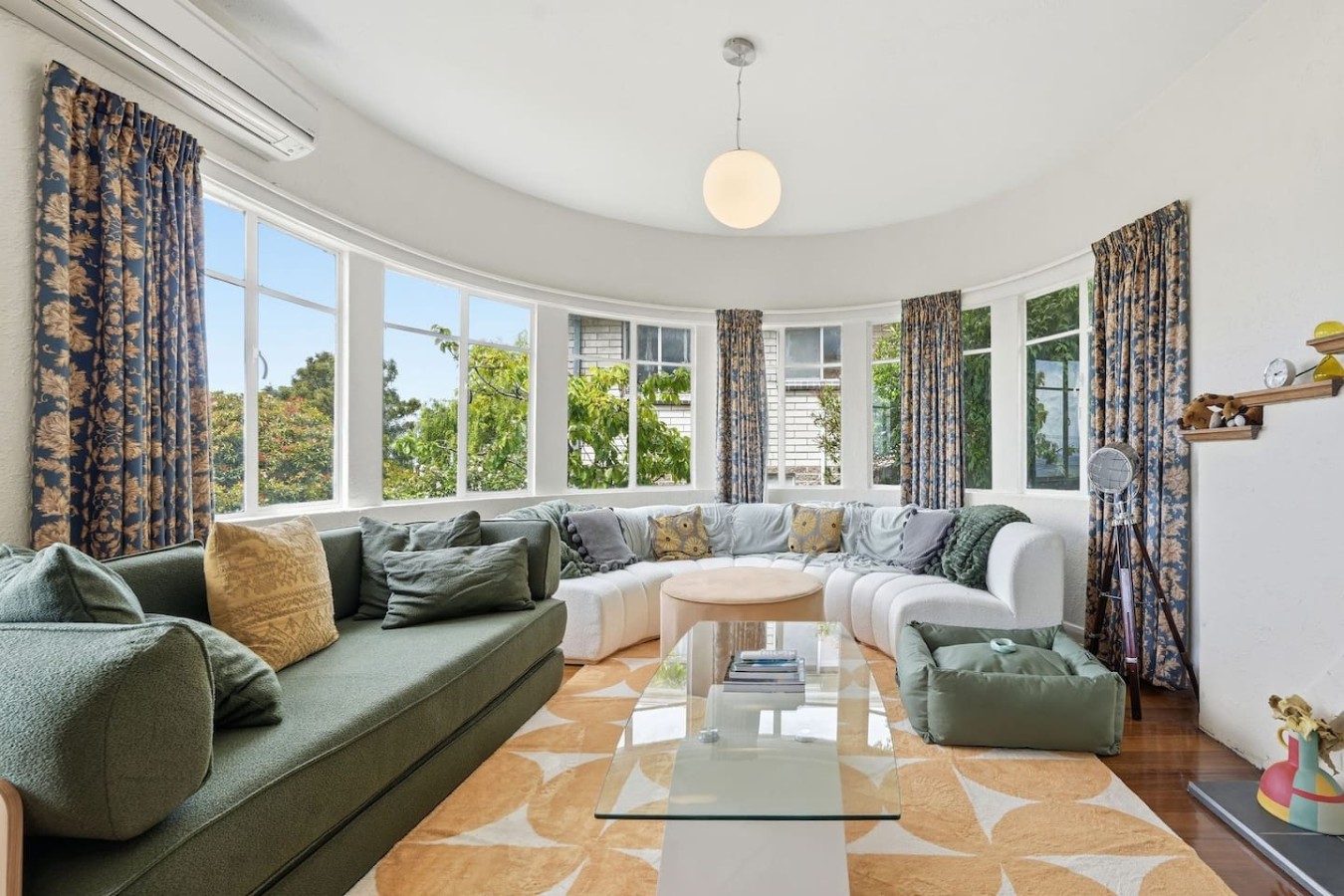 Taroona 4-Bed Home, River Views & Rooftop Deck