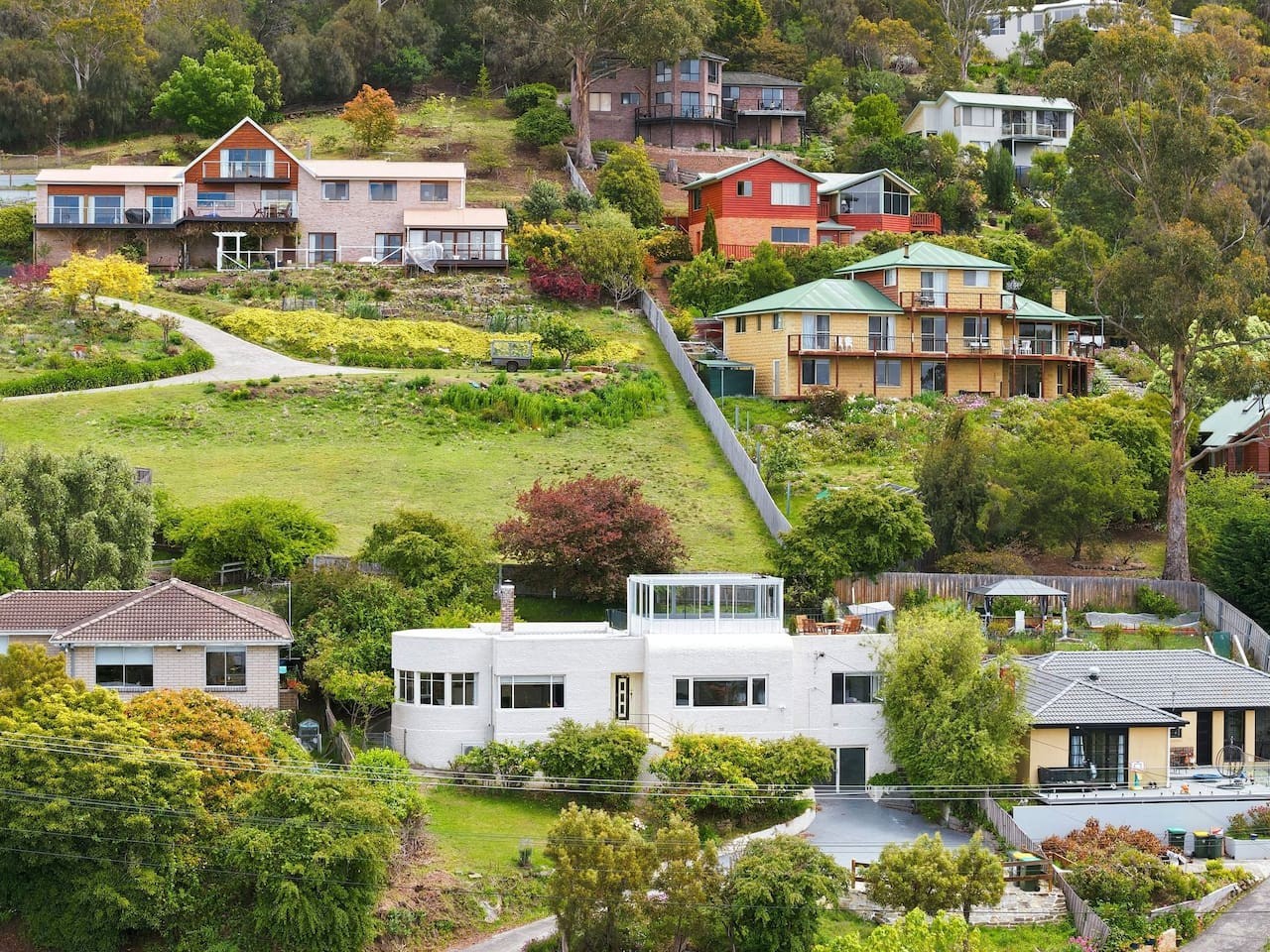 Taroona 4-Bed Home, River Views & Rooftop Deck — photo 2